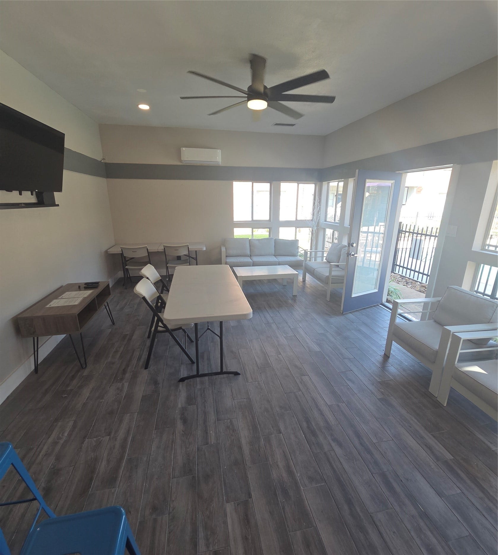 2350 Bering Drive, Houston, TX 77057 2350 Bering Drive, Houston, TX 77057