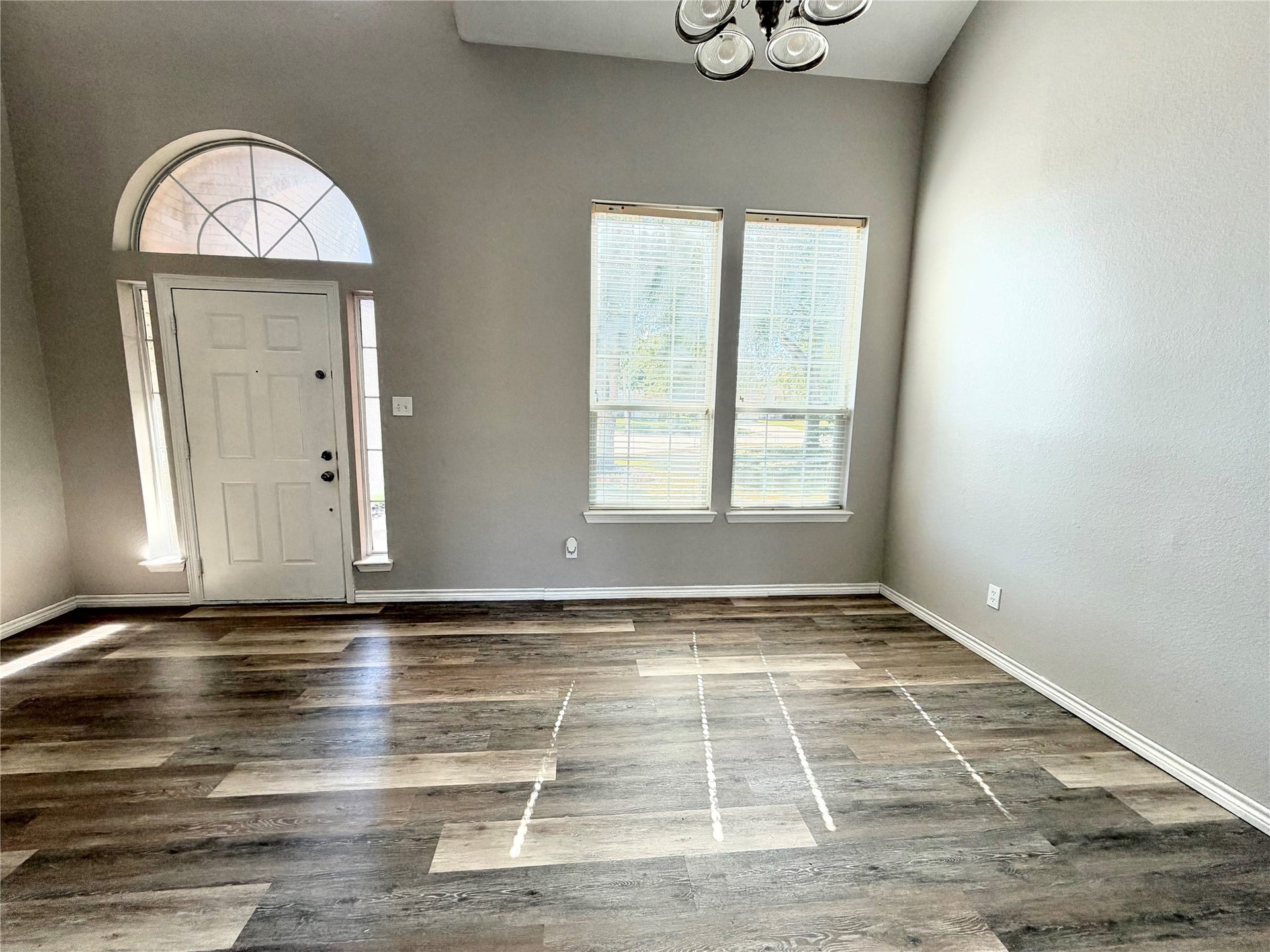 7818 Red Oak Lane, Texas City, TX 77591 Plenty of natural lighting, and just look at this brand new flooring, it is stunning!