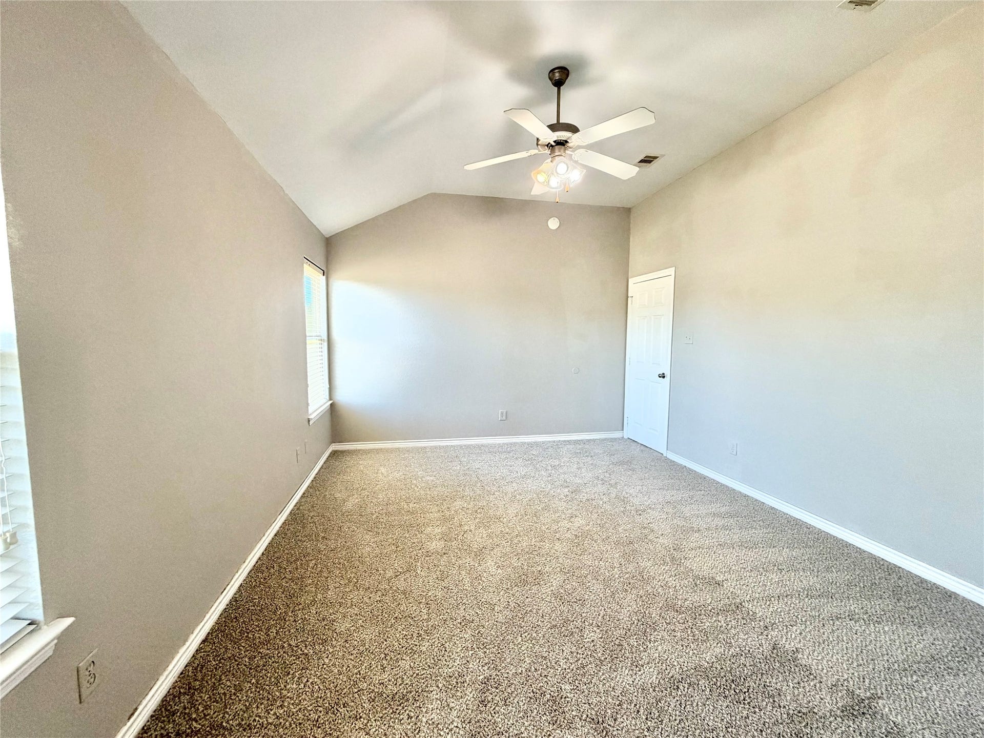 7818 Red Oak Lane, Texas City, TX 77591 Abundantly spacious Primary Suite