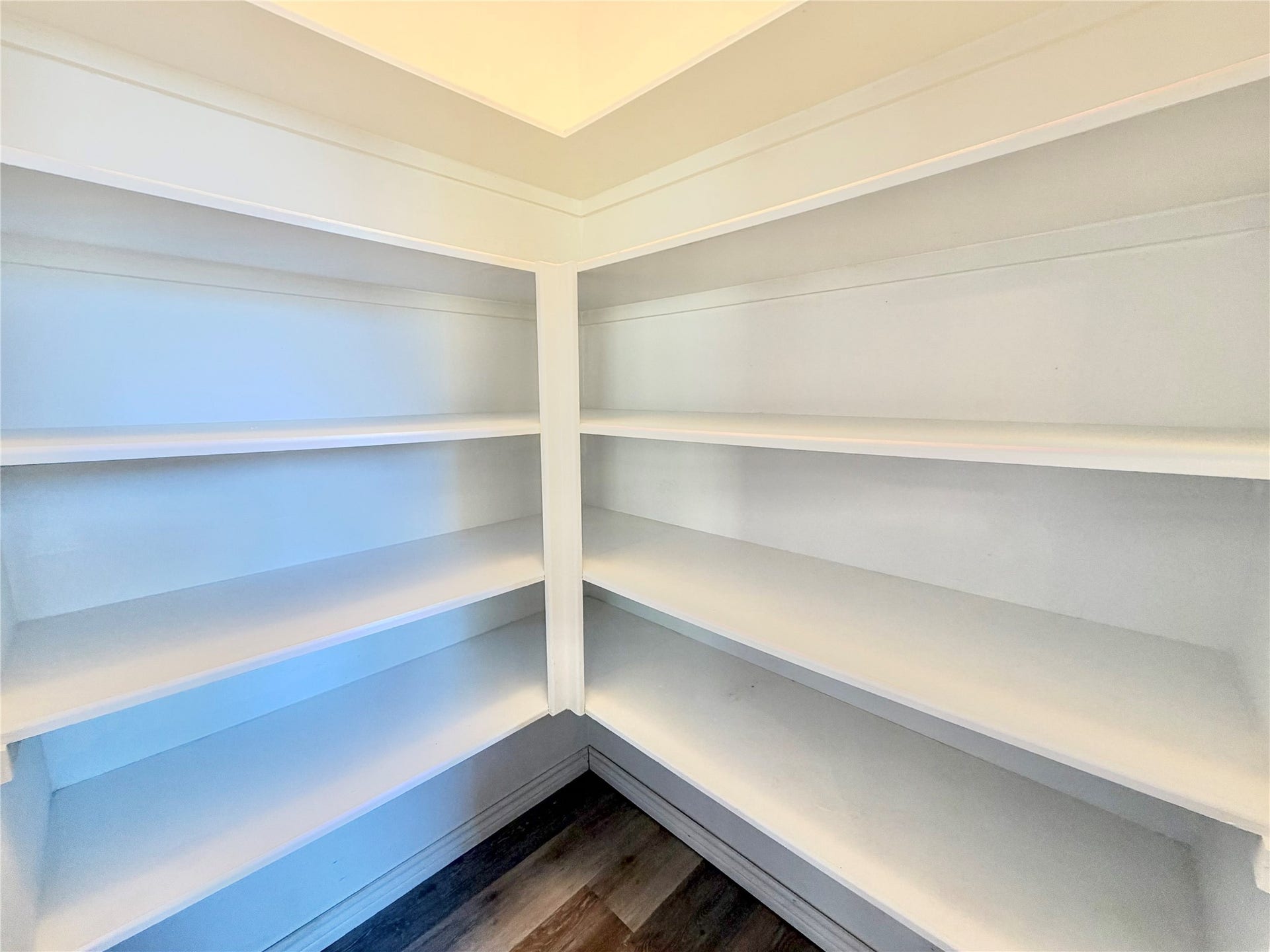 7818 Red Oak Lane, Texas City, TX 77591 Large walk-in Pantry