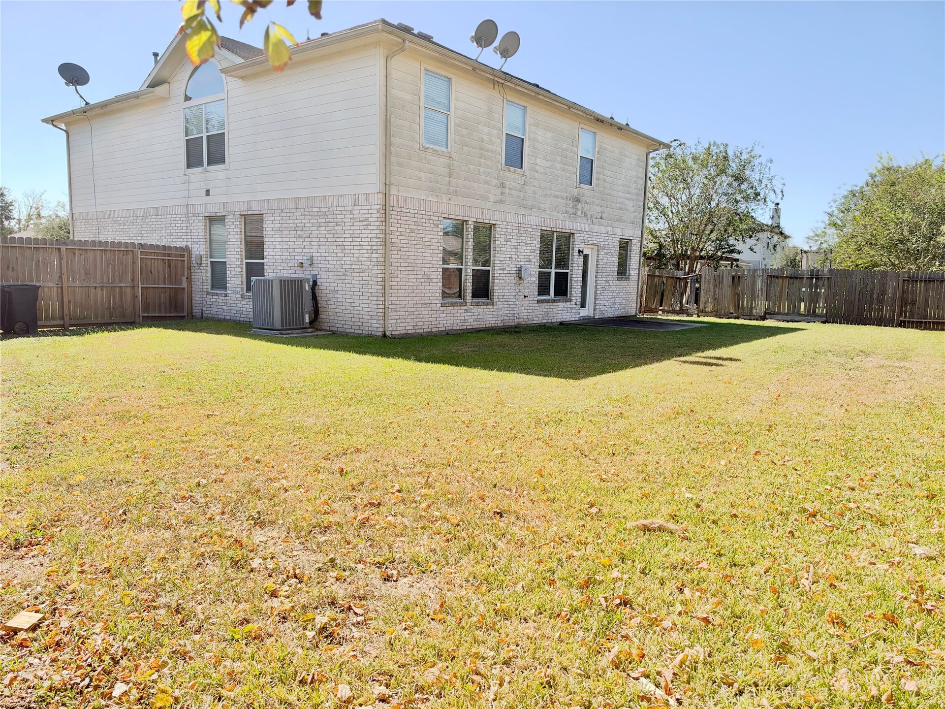 7818 Red Oak Lane, Texas City, TX 77591 Large private lot in the back of the subdivision.