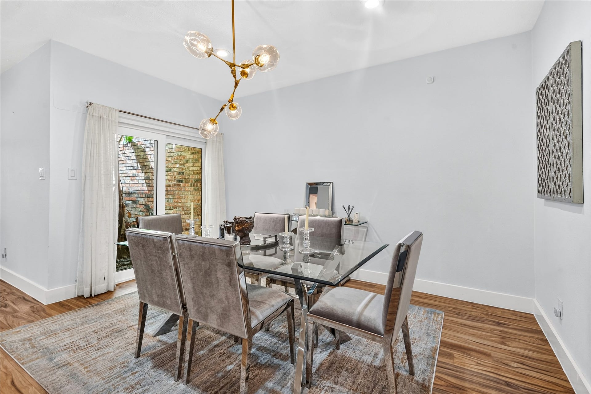 444 E Fair Harbor Lane, Houston, TX 77079 Beautiful formal dinning area with a view of a little courtyard