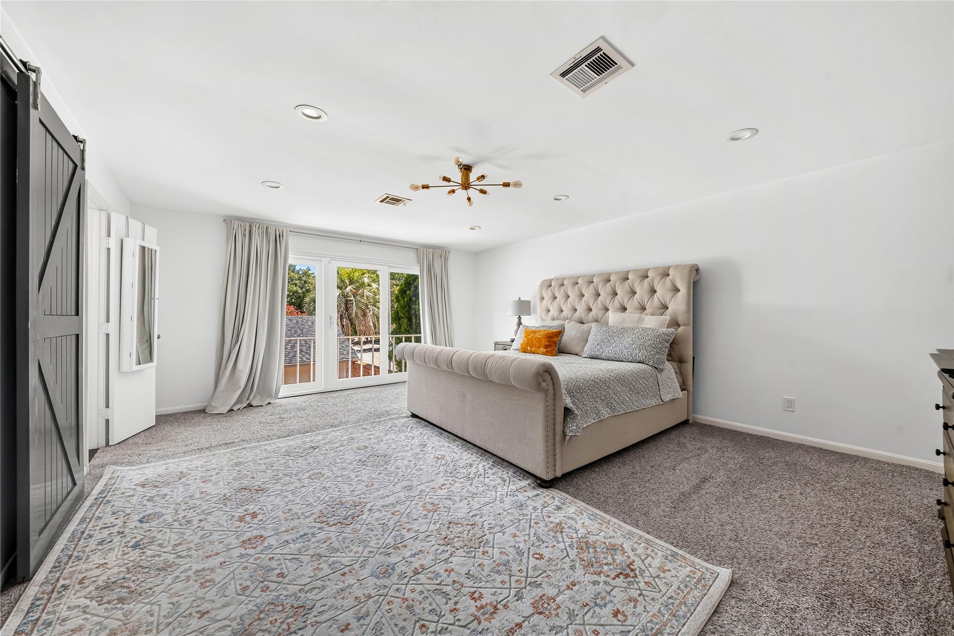 444 E Fair Harbor Lane, Houston, TX 77079 The spacious primary suite offers a peaceful retreat with a large walk-in closet and private bath.