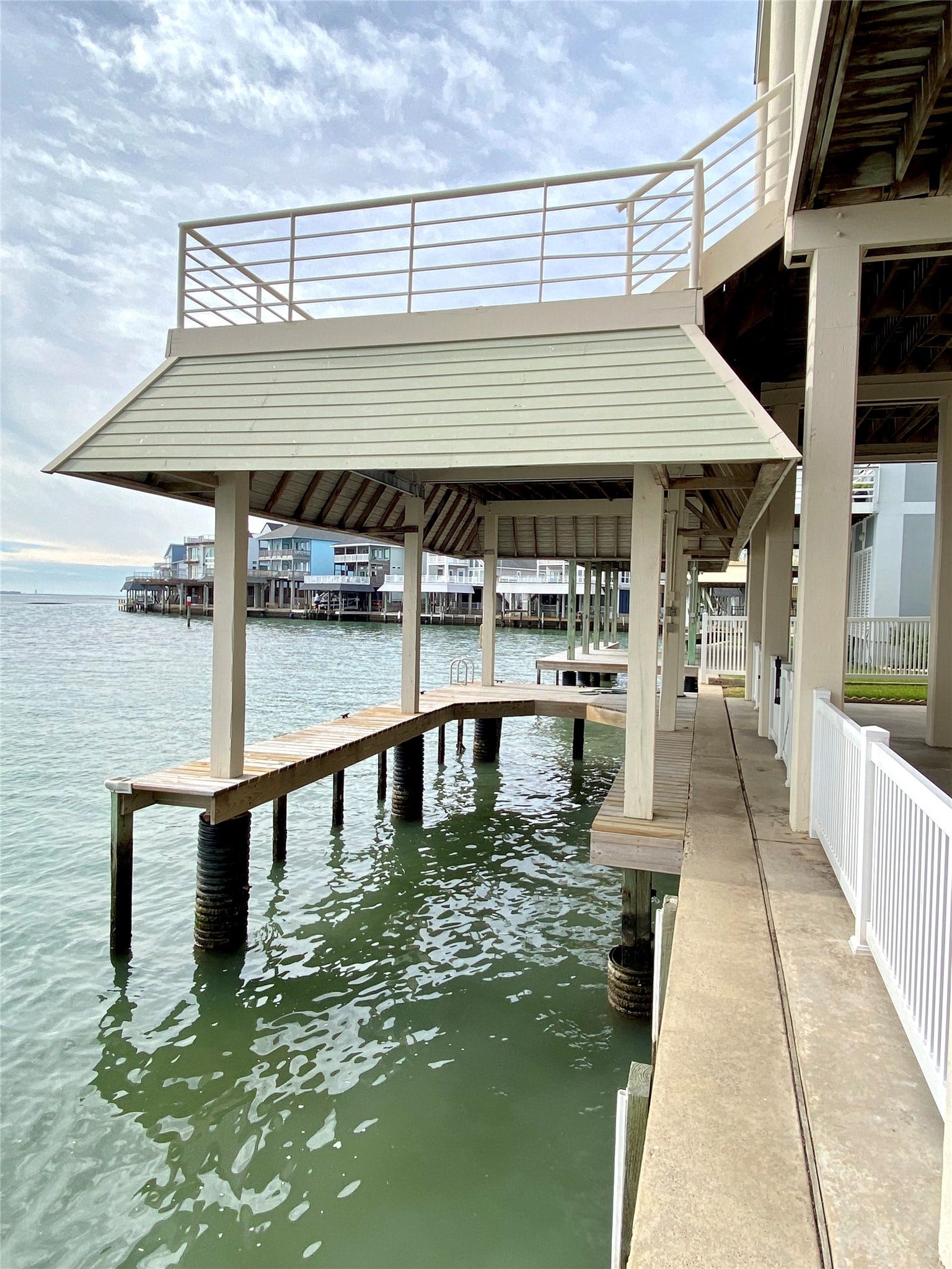 919 Long Reach Drive, Tiki Island, TX 77554 Pull your boat on end after a fun day on the bay in this covered boat slip.