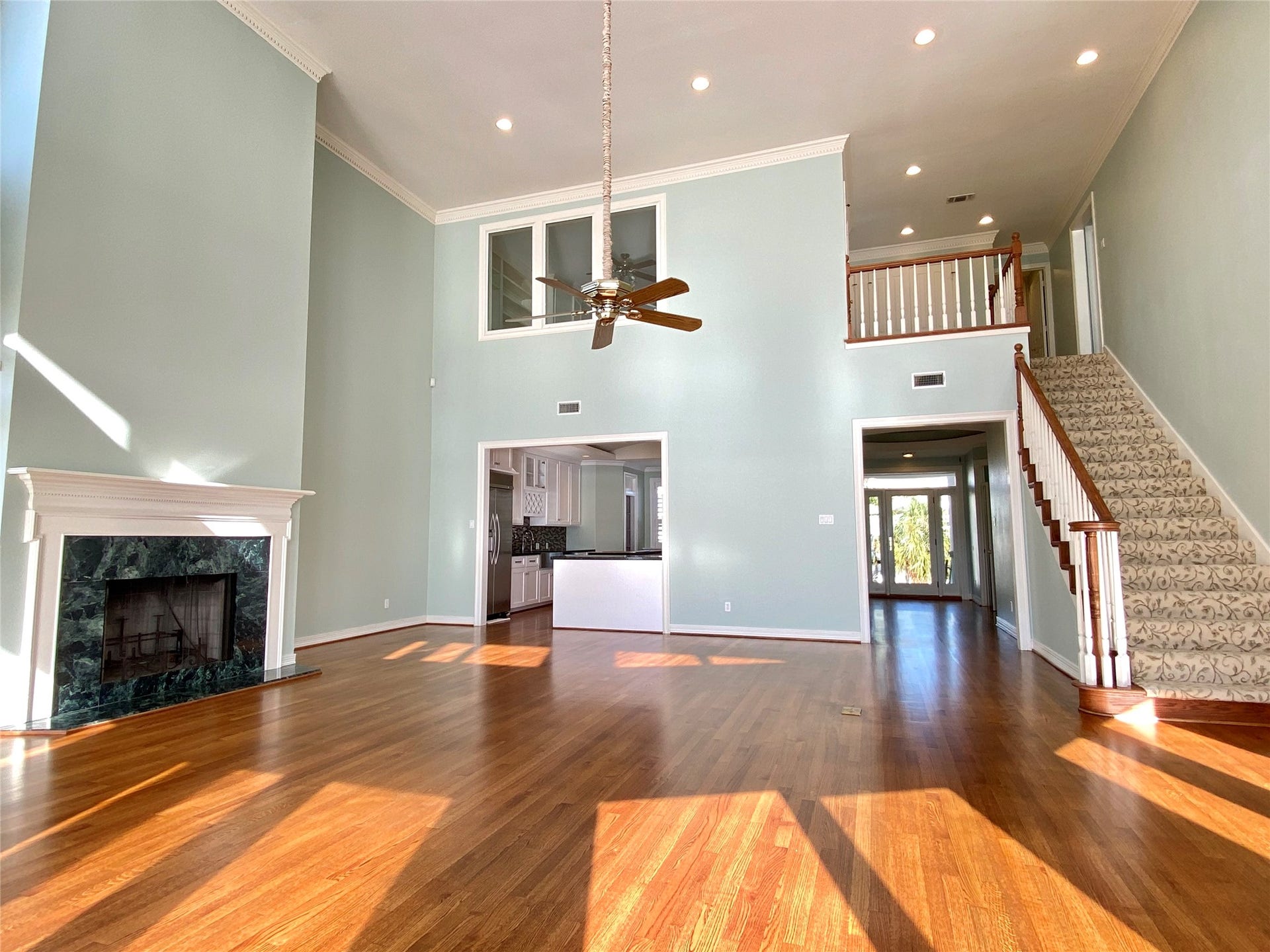 919 Long Reach Drive, Tiki Island, TX 77554 The high ceilings are amazing in this grand space.