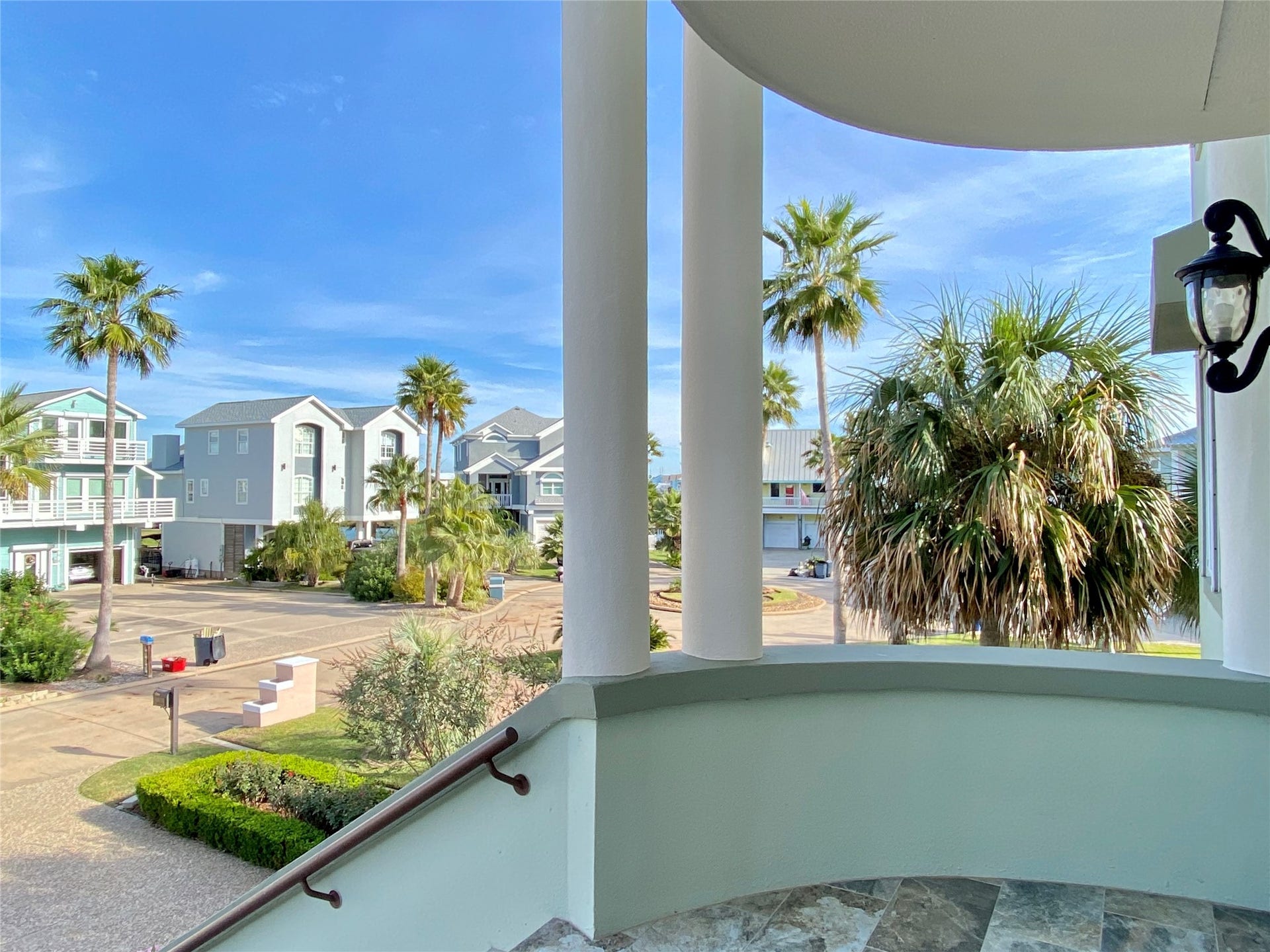 919 Long Reach Drive, Tiki Island, TX 77554 Breezy front porch to greet your guests.