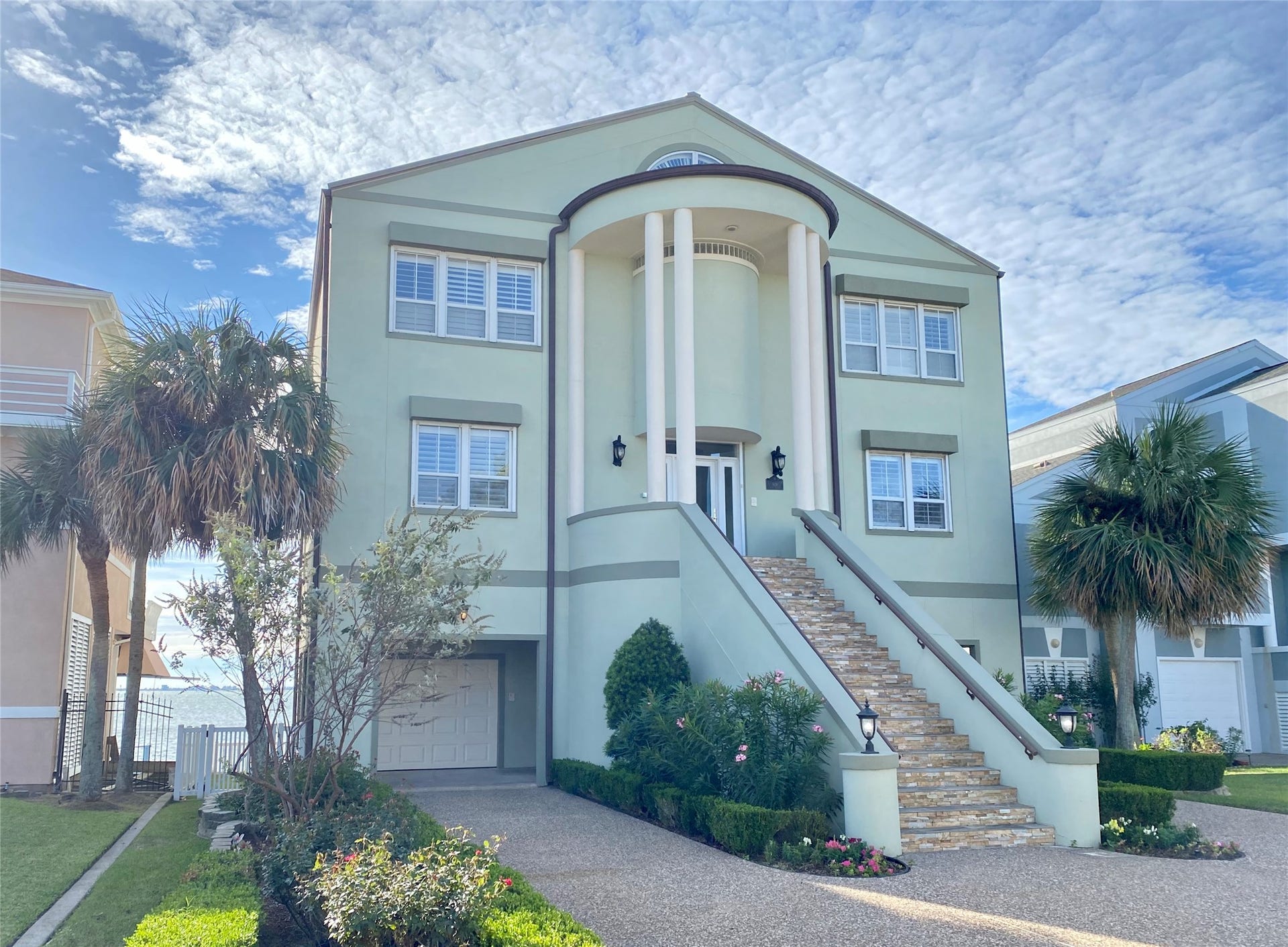 919 Long Reach Drive, Tiki Island, TX 77554 One of the most majestic homes on Tiki Island. Must see to believe.