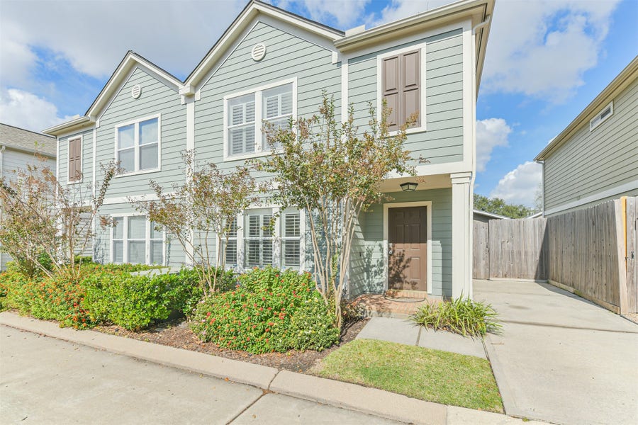 Property photo for 738 Redwing Place Drive, Houston, TX
