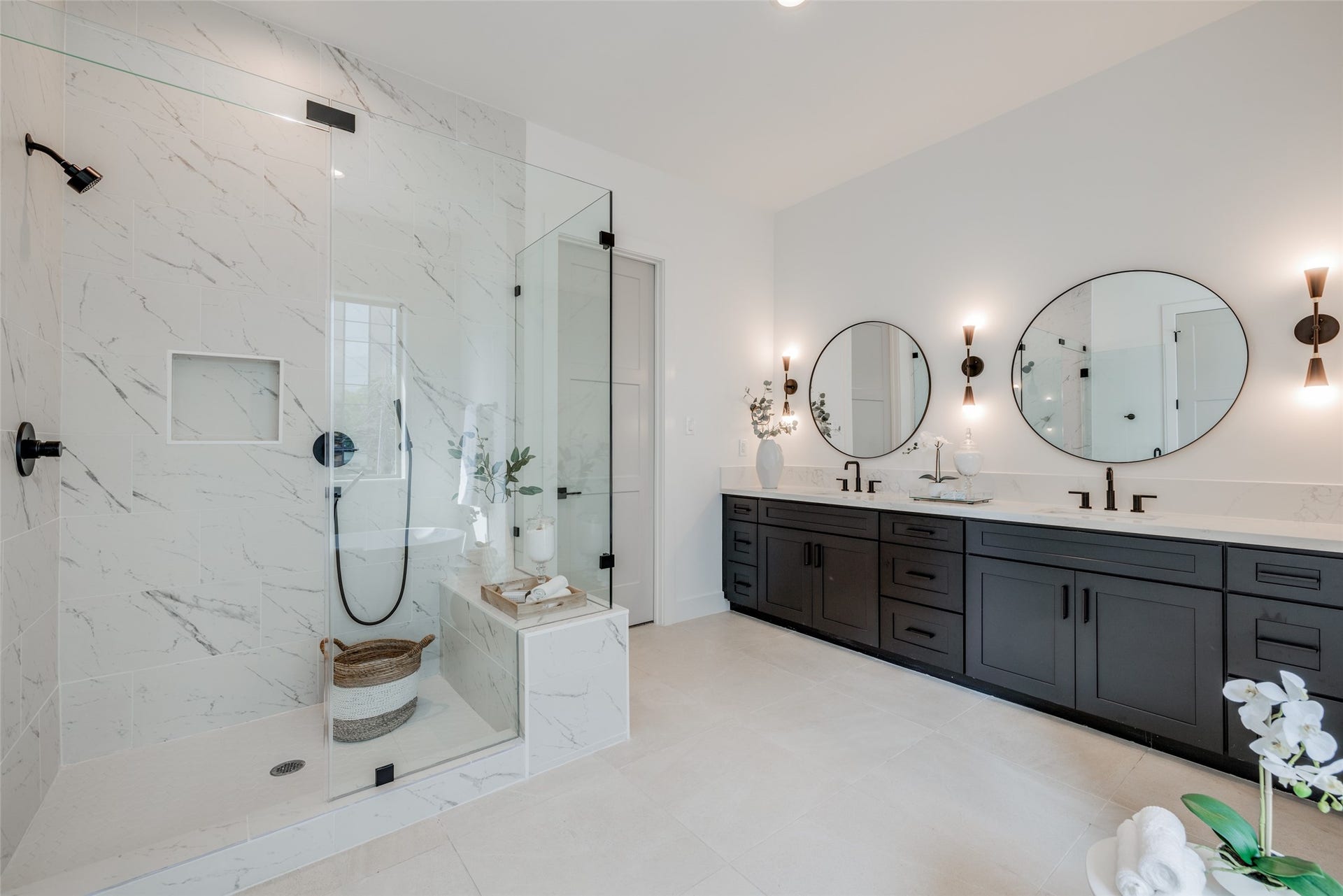 1907 SUL ROSS Street, Houston, TX 77098 * Est Compl 04/30/2027 *
* ASK ABOUT CUSTOMIZATION OPTIONS DURING CONSTRUCTION ONLY
* MAZZARINO MODEL HOME
* PHOTOS MAY SHOW A SIMILAR FLOOR PLAN AND/OR UPGRADED/ALTERNATIVE FINISHES
* Please use these photos as a guide
* THIS IS AN ACTIVE CONSTRUCTION SITE, BUYERS MUST REQUEST APPOINTMENT TO BE ON PREMISE AT ALL TIMES.