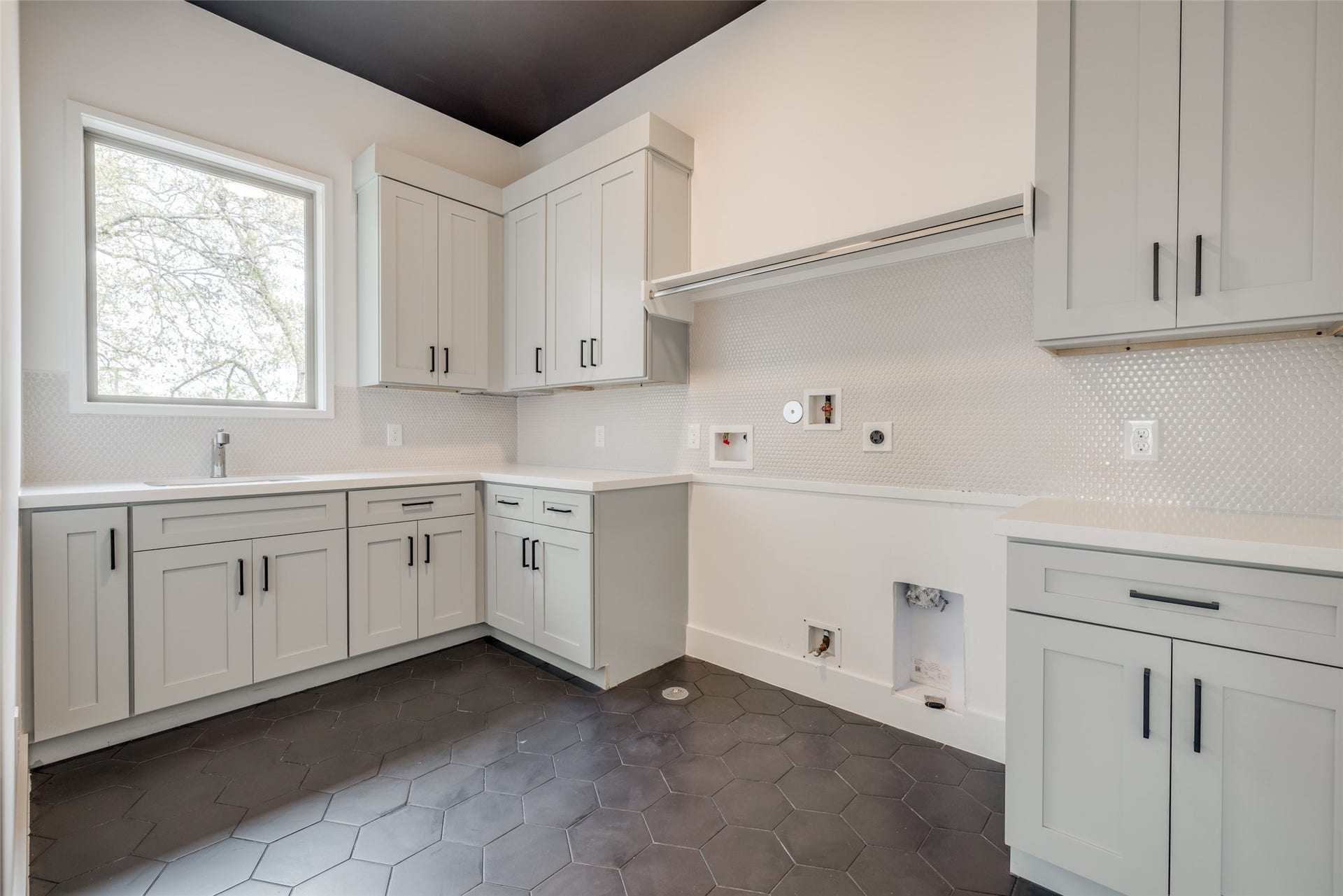 1907 SUL ROSS Street, Houston, TX 77098 * Est Compl 04/30/2027 *
* ASK ABOUT CUSTOMIZATION OPTIONS DURING CONSTRUCTION ONLY
* MAZZARINO MODEL HOME
* PHOTOS MAY SHOW A SIMILAR FLOOR PLAN AND/OR UPGRADED/ALTERNATIVE FINISHES
* Please use these photos as a guide
* THIS IS AN ACTIVE CONSTRUCTION SITE, BUYERS MUST REQUEST APPOINTMENT TO BE ON PREMISE AT ALL TIMES.