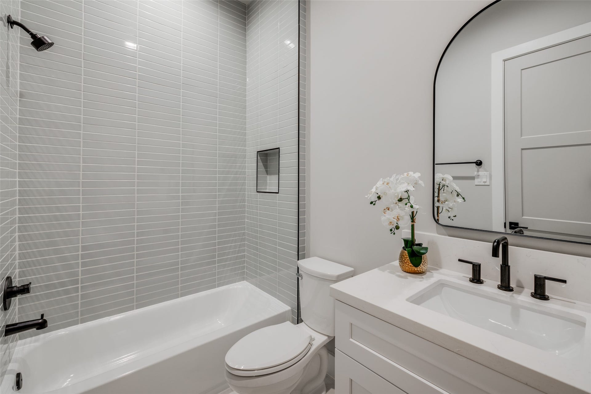 1907 SUL ROSS Street, Houston, TX 77098 * Est Compl 04/30/2027 *
* ASK ABOUT CUSTOMIZATION OPTIONS DURING CONSTRUCTION ONLY
* MAZZARINO MODEL HOME
* PHOTOS MAY SHOW A SIMILAR FLOOR PLAN AND/OR UPGRADED/ALTERNATIVE FINISHES
* Please use these photos as a guide
* THIS IS AN ACTIVE CONSTRUCTION SITE, BUYERS MUST REQUEST APPOINTMENT TO BE ON PREMISE AT ALL TIMES.