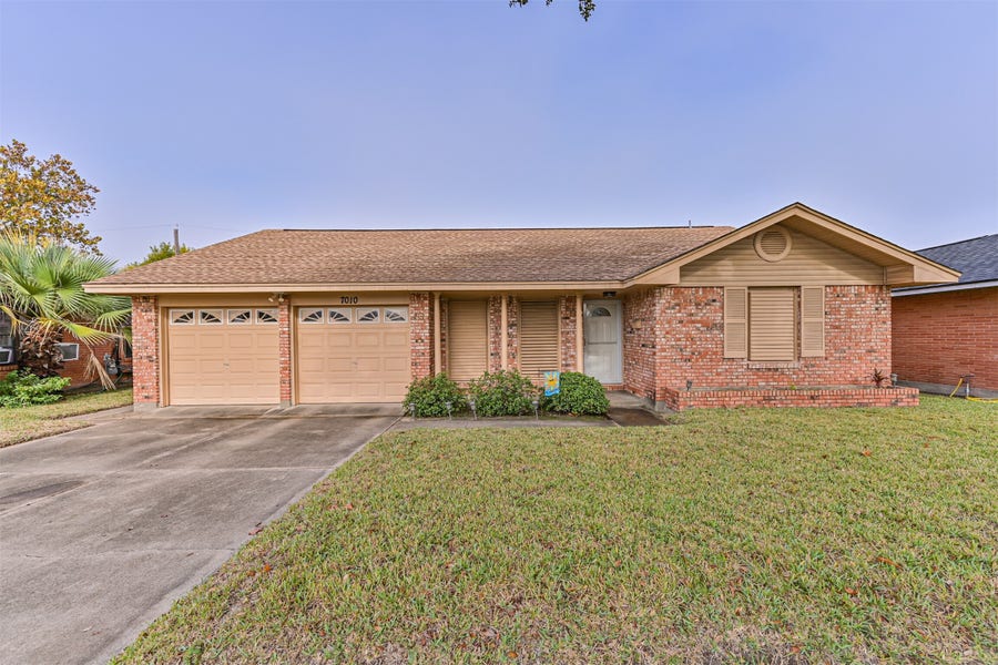 Property photo for 7010 Yucca Drive, Galveston, TX