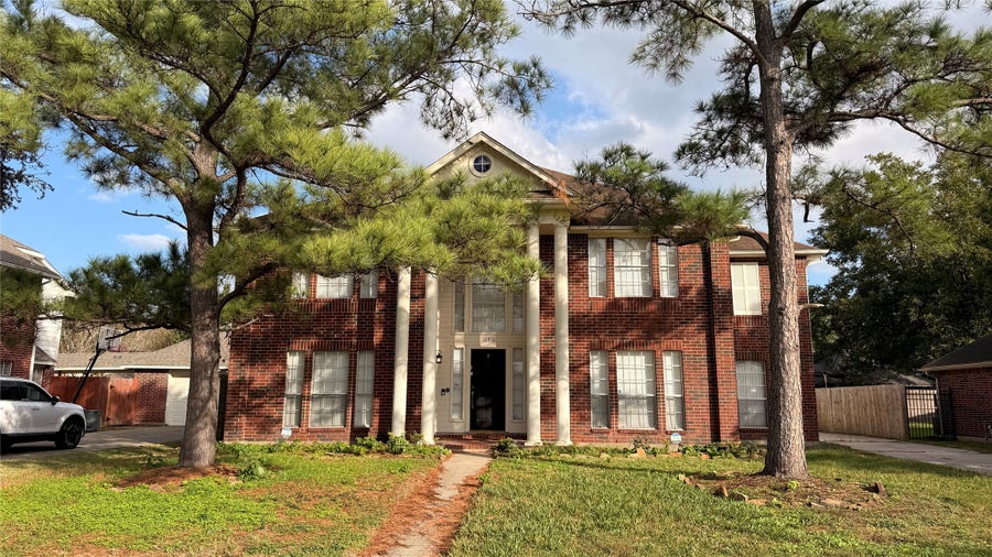 Property photo for 10310 Hedge Way Drive, Houston, TX