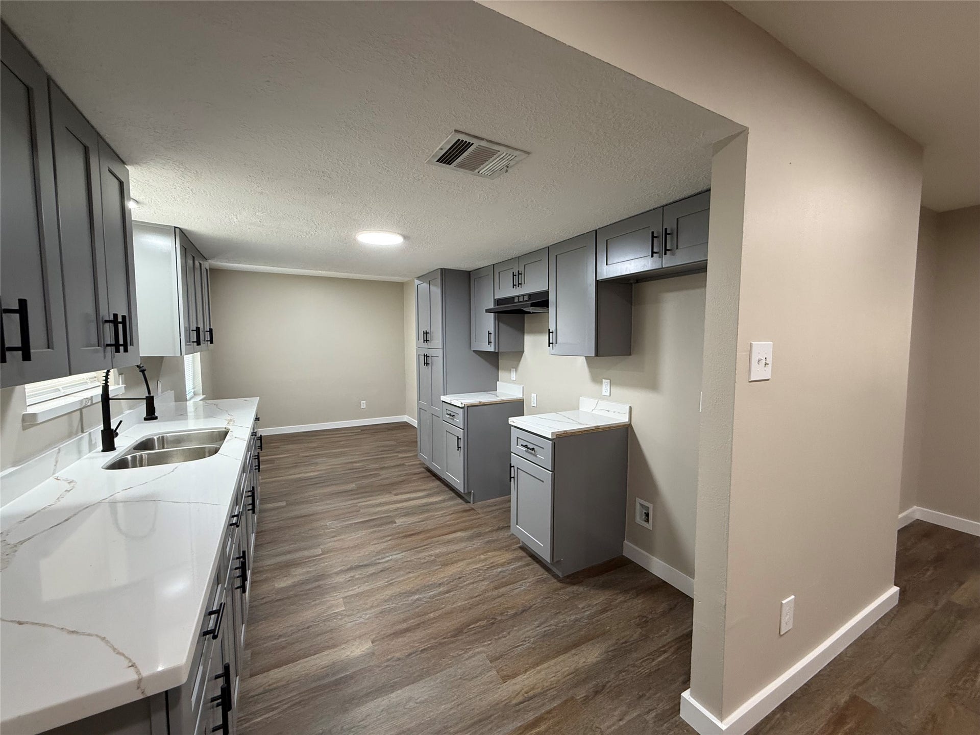 2818 Spa Drive, Deer Park, TX 77536 2818 Spa Drive, Deer Park, TX 77536