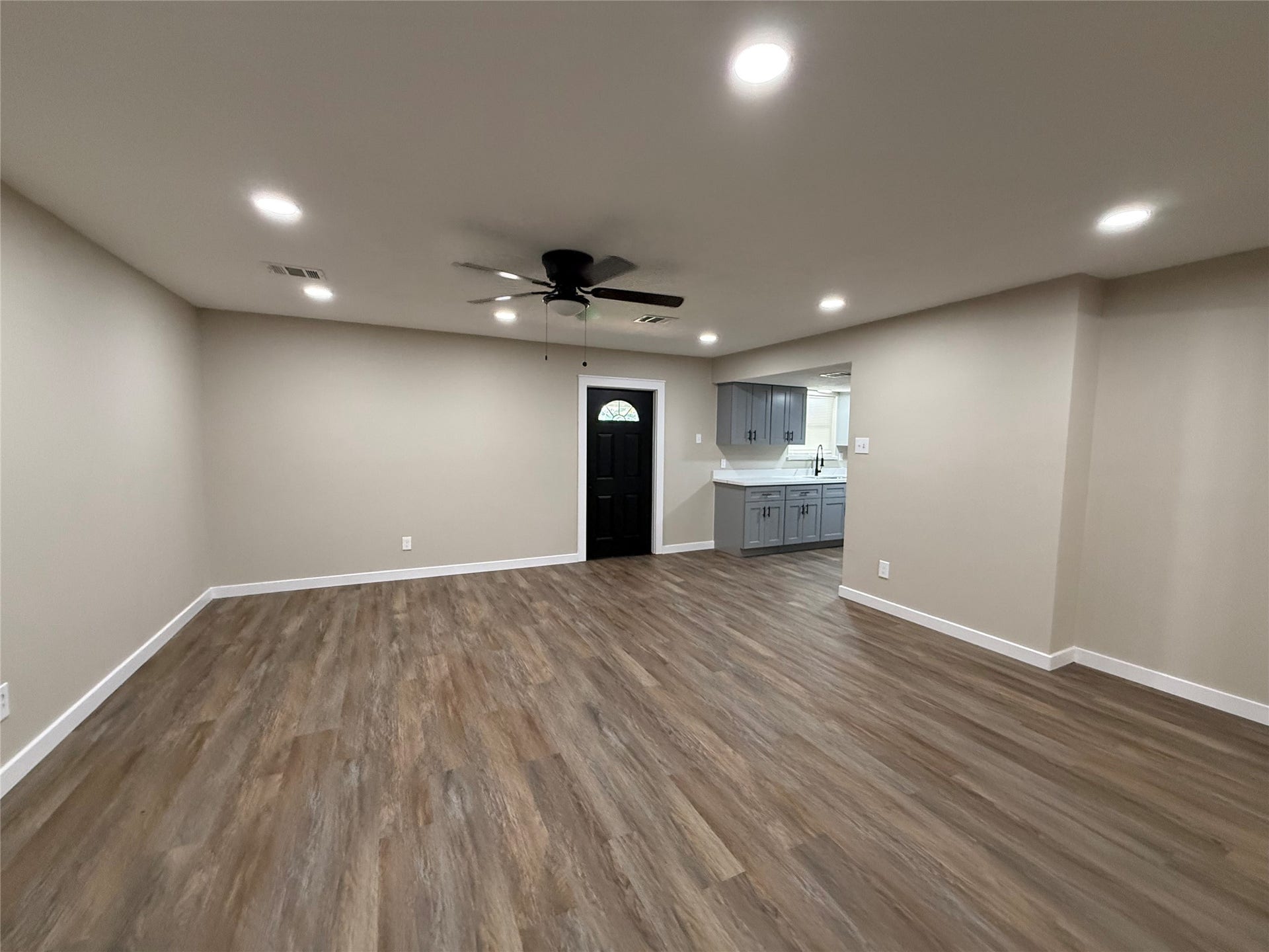 2818 Spa Drive, Deer Park, TX 77536 Living area