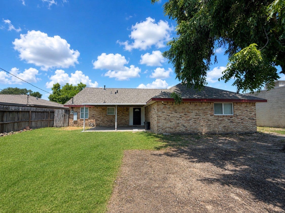 2818 Spa Drive, Deer Park, TX 77536 2818 Spa Drive, Deer Park, TX 77536