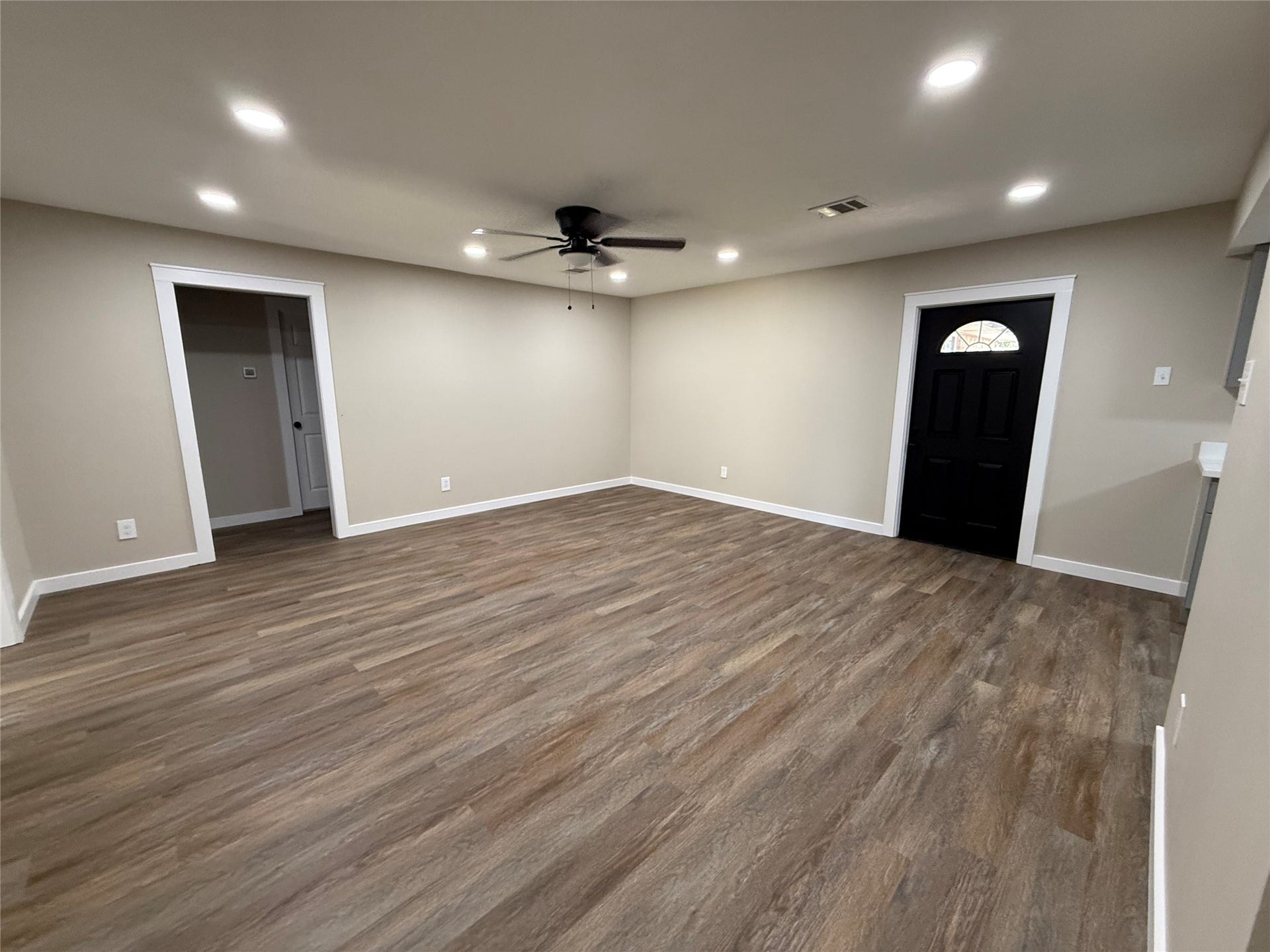 2818 Spa Drive, Deer Park, TX 77536 Living area