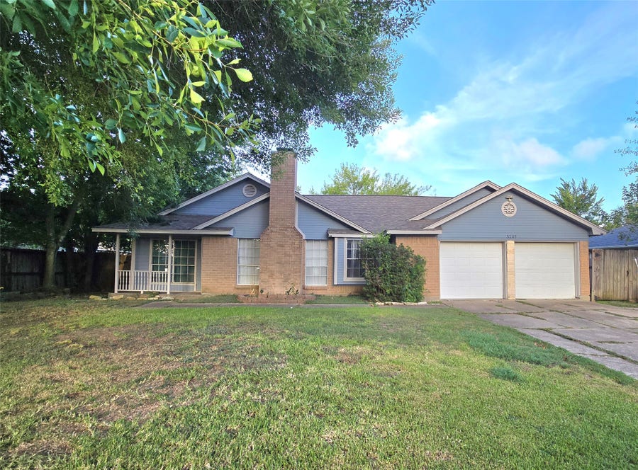 Property photo for 5205 Winding Brook Drive, Dickinson, TX