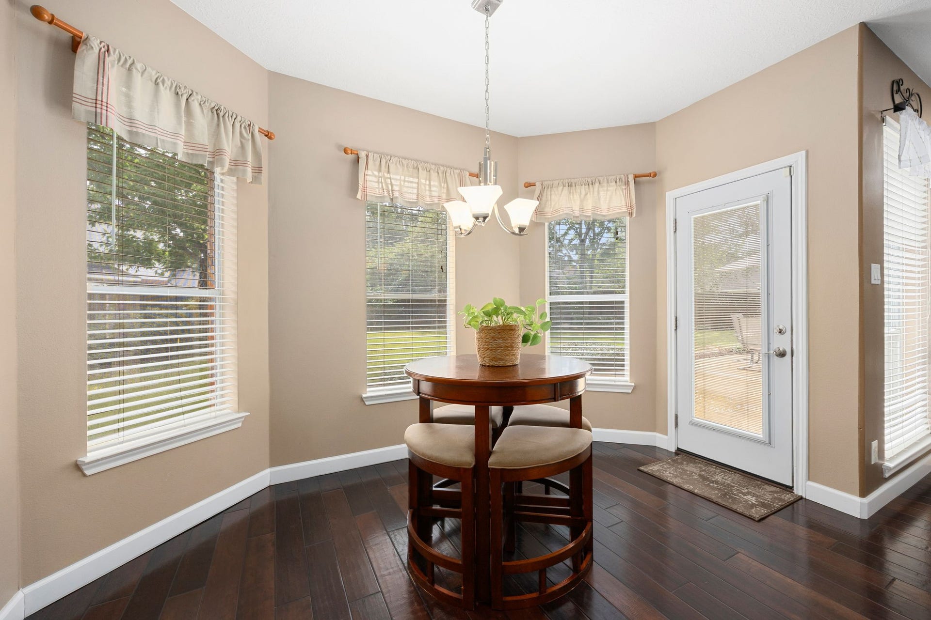 1427 Queens Bay Drive, Katy, TX 77494 Just off the kitchen, the sunny breakfast area offers a cozy spot for everyday meals, framed by windows overlooking the backyard and a door leading out to the patio.