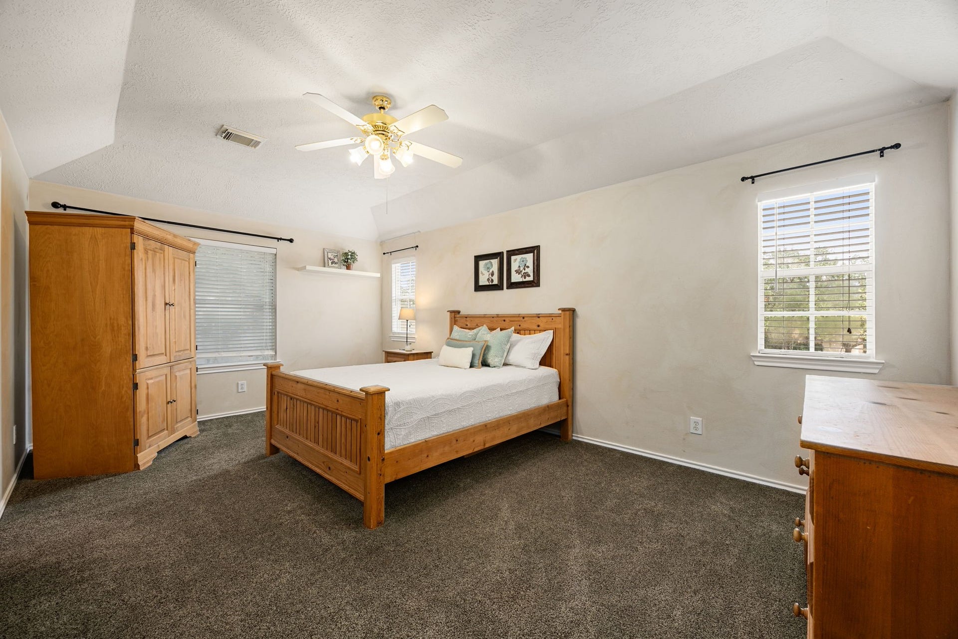 1427 Queens Bay Drive, Katy, TX 77494 The second primary suite upstairs offers direct access to its own private ensuite bathroom, ideal for guests or multi-generational living.