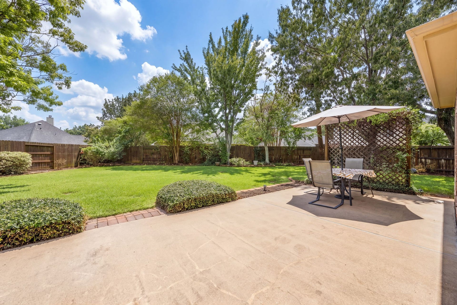 1427 Queens Bay Drive, Katy, TX 77494 Another look at the expansive backyard ideal for entertaining or everyday outdoor living.