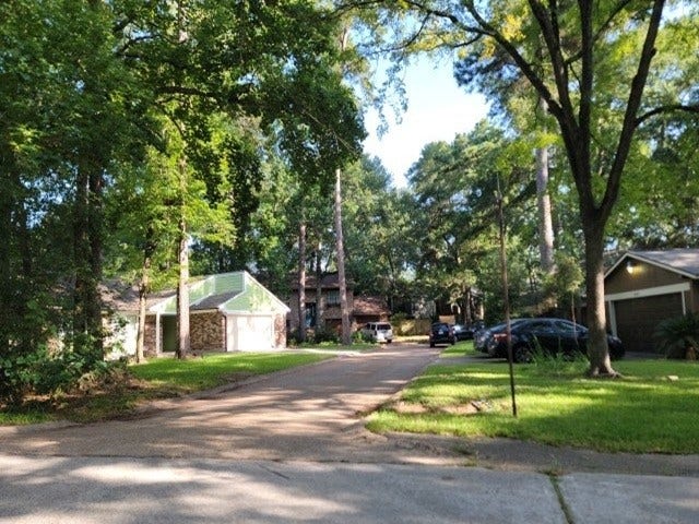 995 N Red Cedar Circle, The Woodlands, TX 77380 995 N Red Cedar Circle, The Woodlands, TX 77380