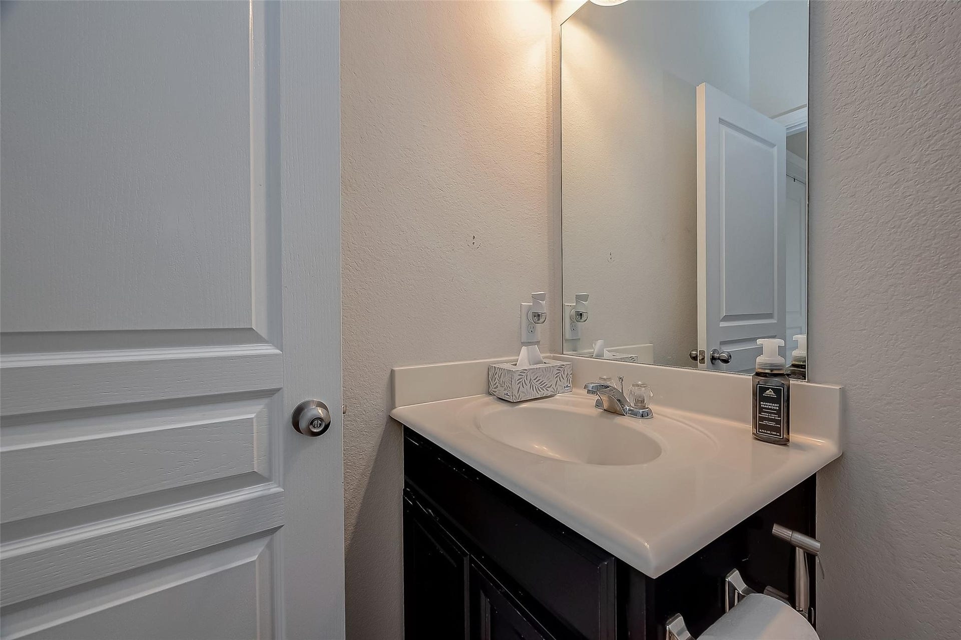 13907 Rimple Bend Lane, Houston, TX 77048 Bathroom 2