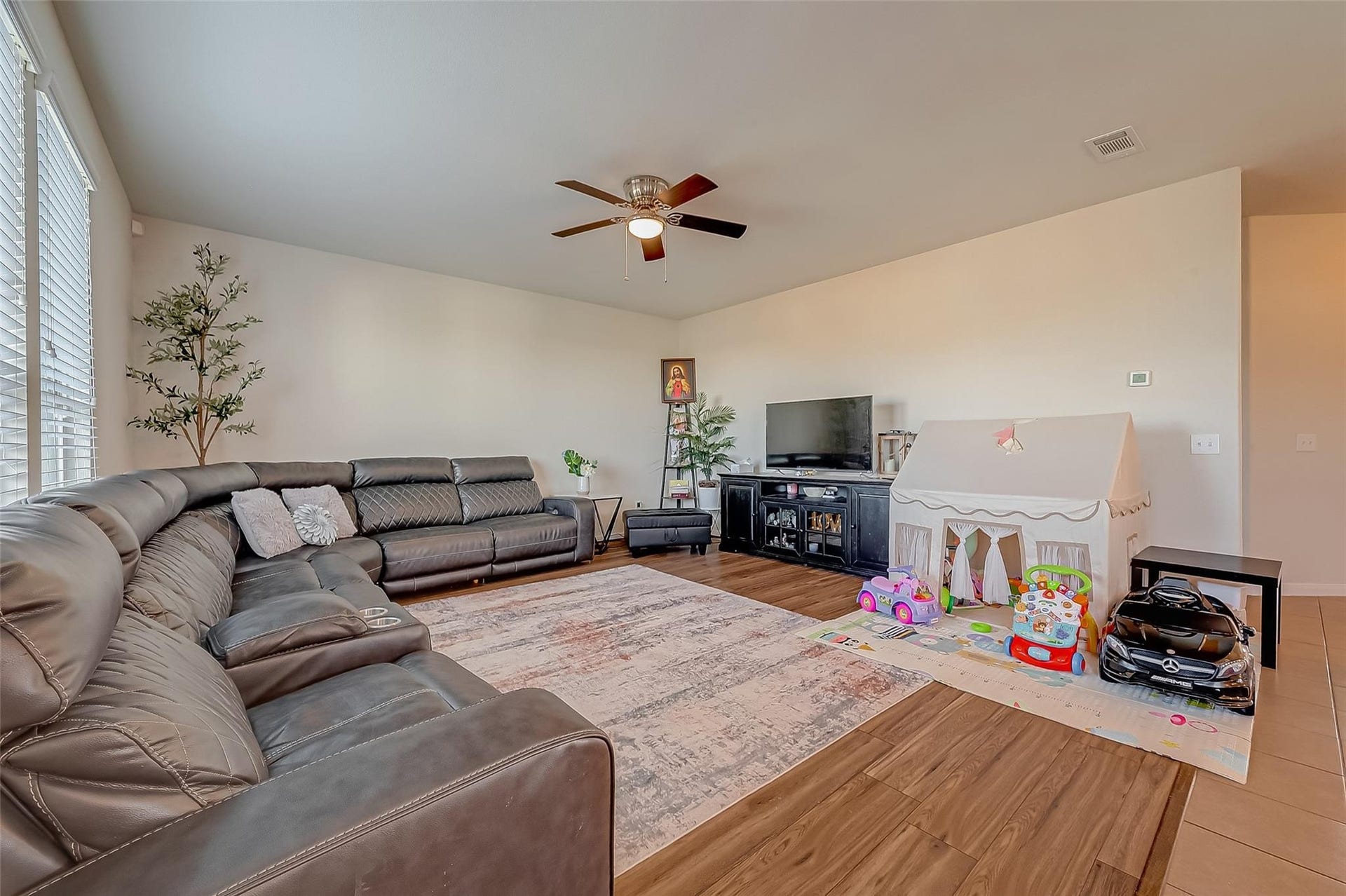 13907 Rimple Bend Lane, Houston, TX 77048 Living