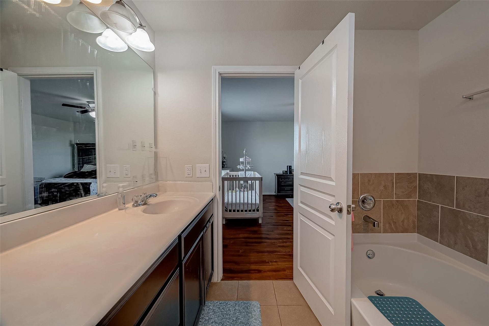 13907 Rimple Bend Lane, Houston, TX 77048 Primary Bath
