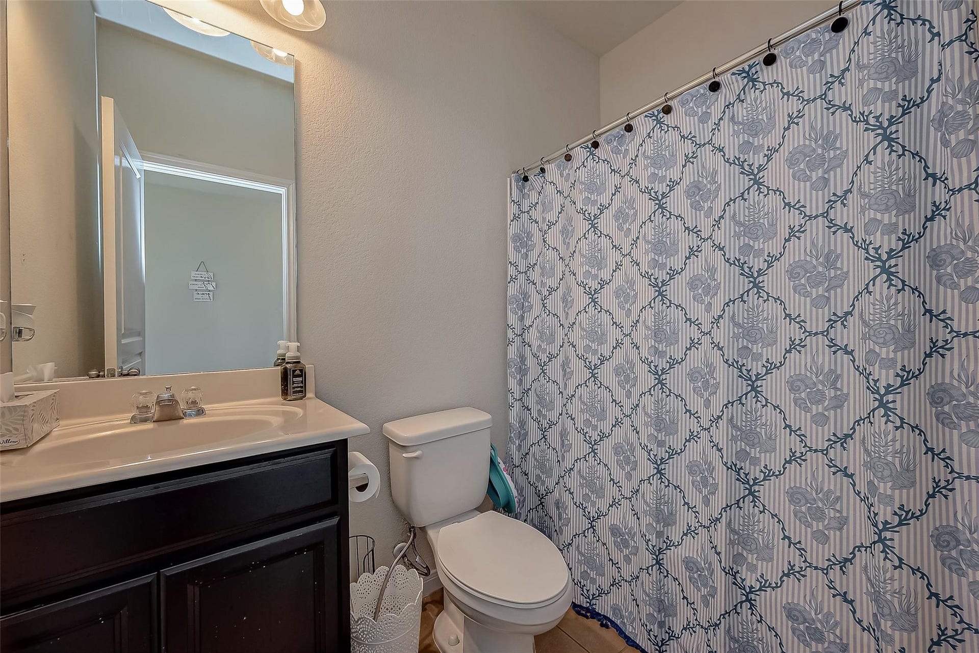 13907 Rimple Bend Lane, Houston, TX 77048 Bathroom 2