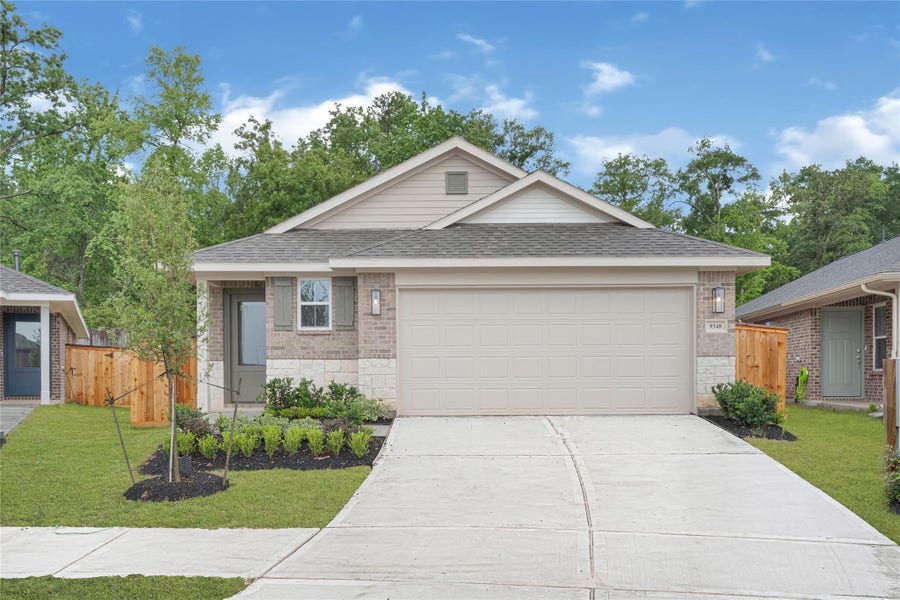 Property photo for 4410 W Bayou Maison Circle, Dickinson, TX