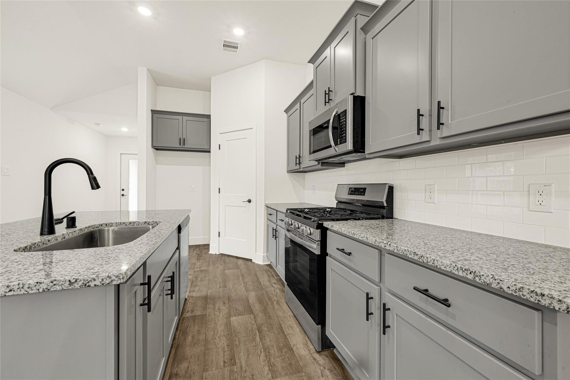 4410 W Bayou Maison Circle, Dickinson, TX 77539 4410 W Bayou Maison Circle, Dickinson, TX 77539