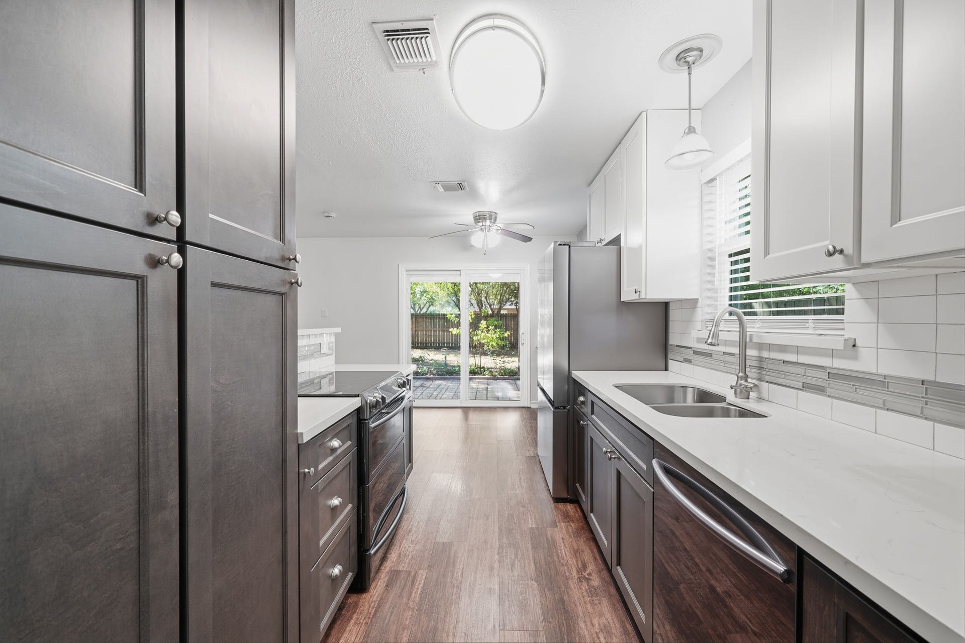 5208 Cunningham Drive, Pearland, TX 77581 Another view of Kitchen with custom cabinets.