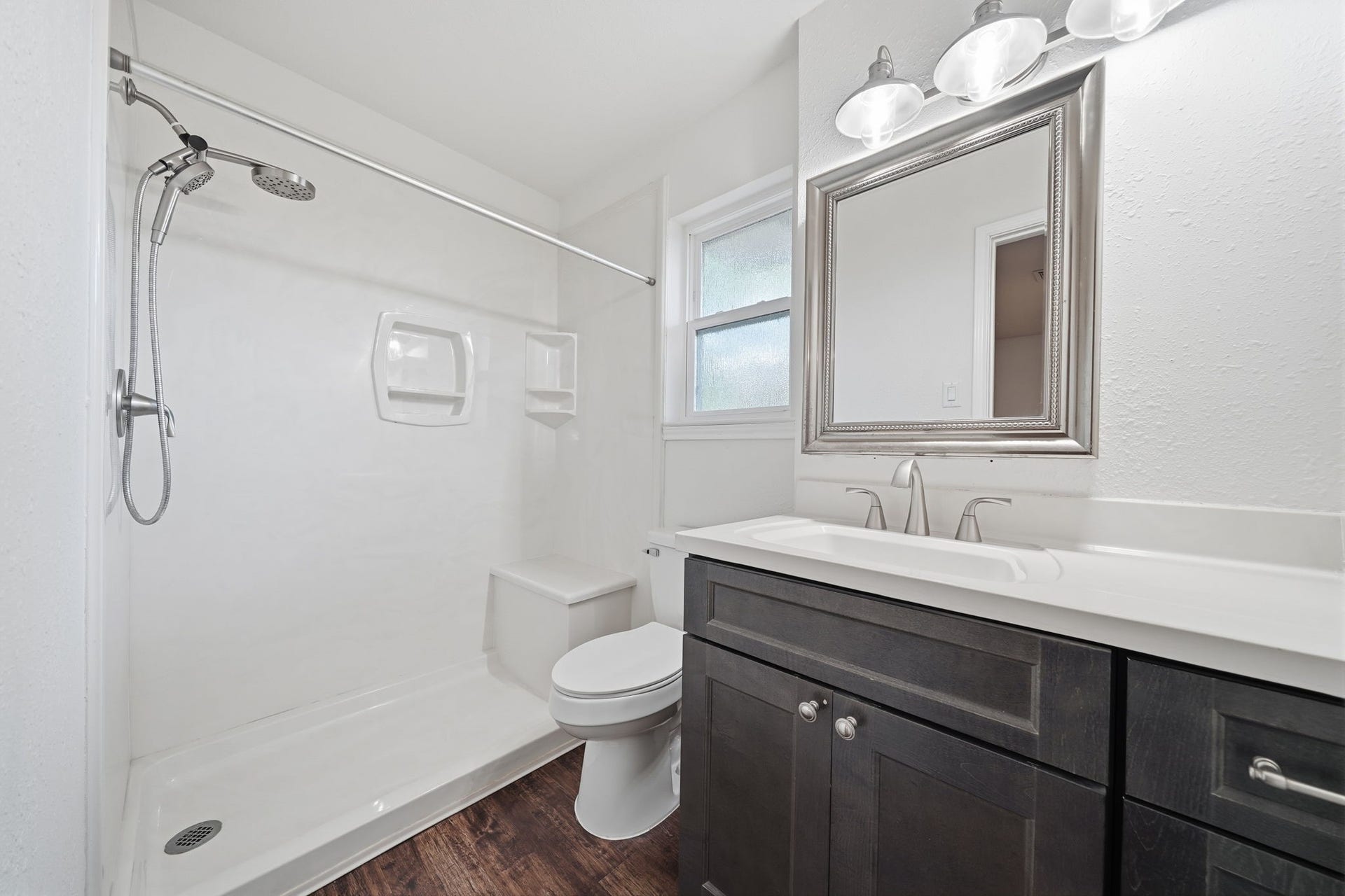 5208 Cunningham Drive, Pearland, TX 77581 Primary Ensuite Bathroom