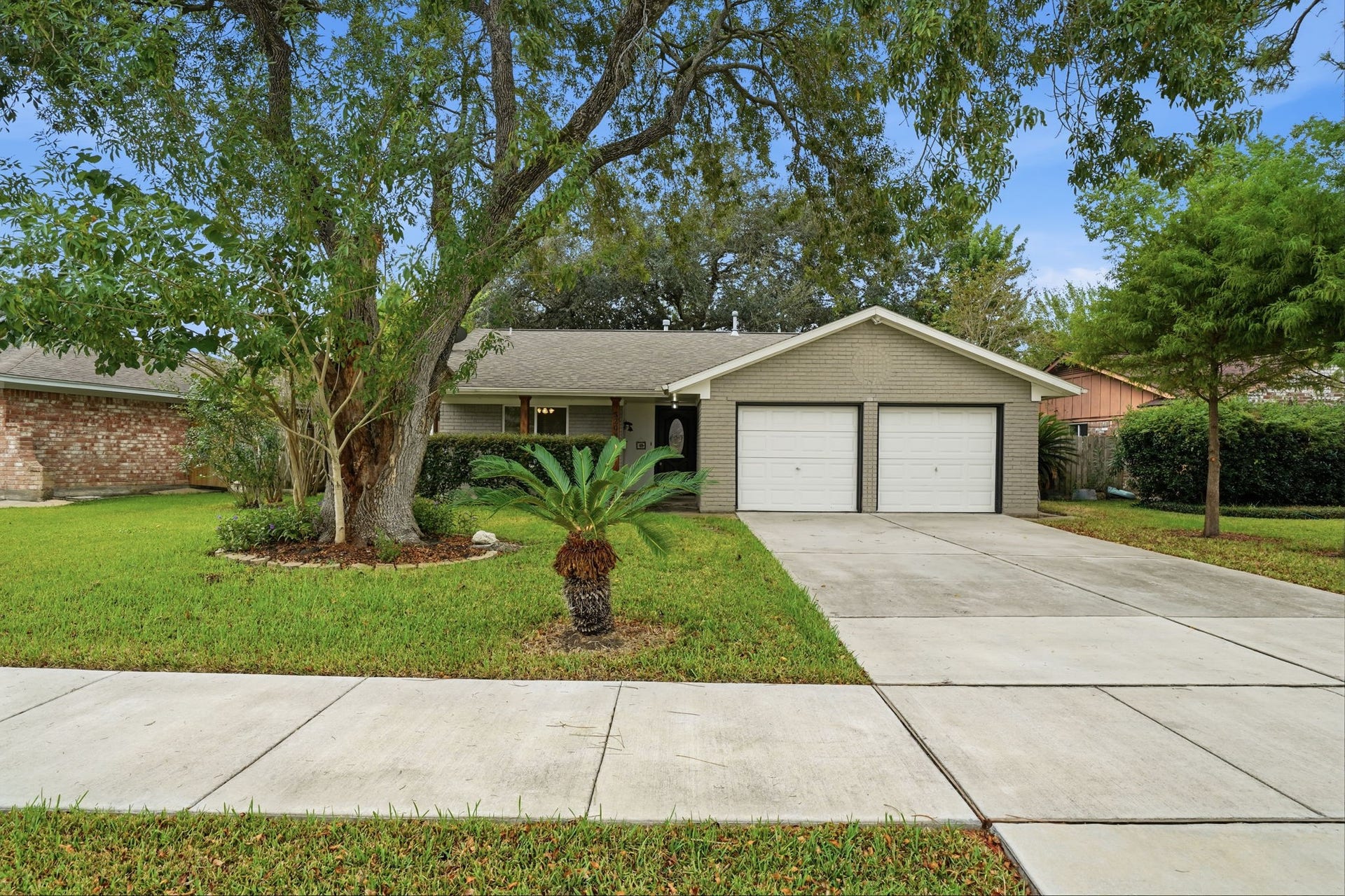 5208 Cunningham Drive, Pearland, TX 77581 Call today to schedule your private showing.