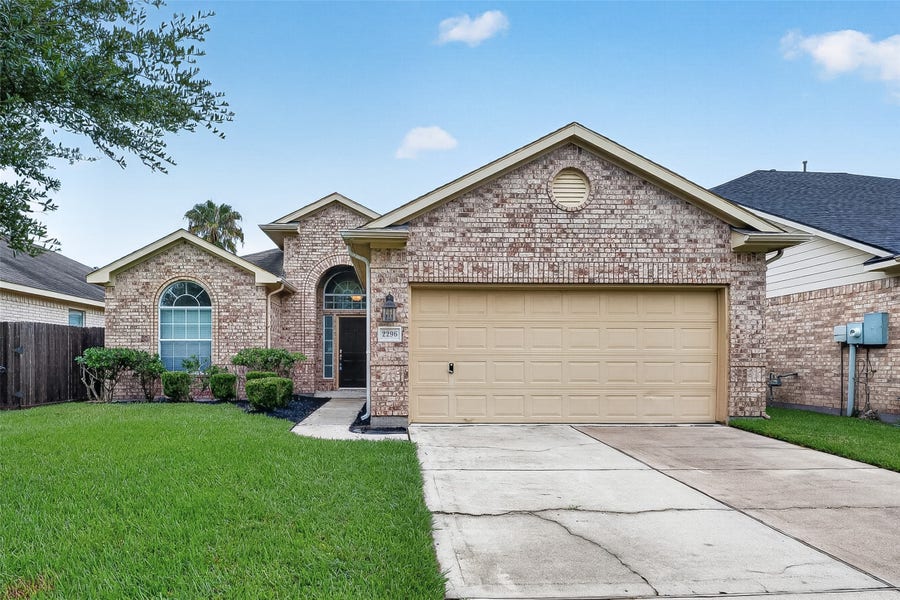 Property photo for 2296 Catalonia Cove, League City, TX