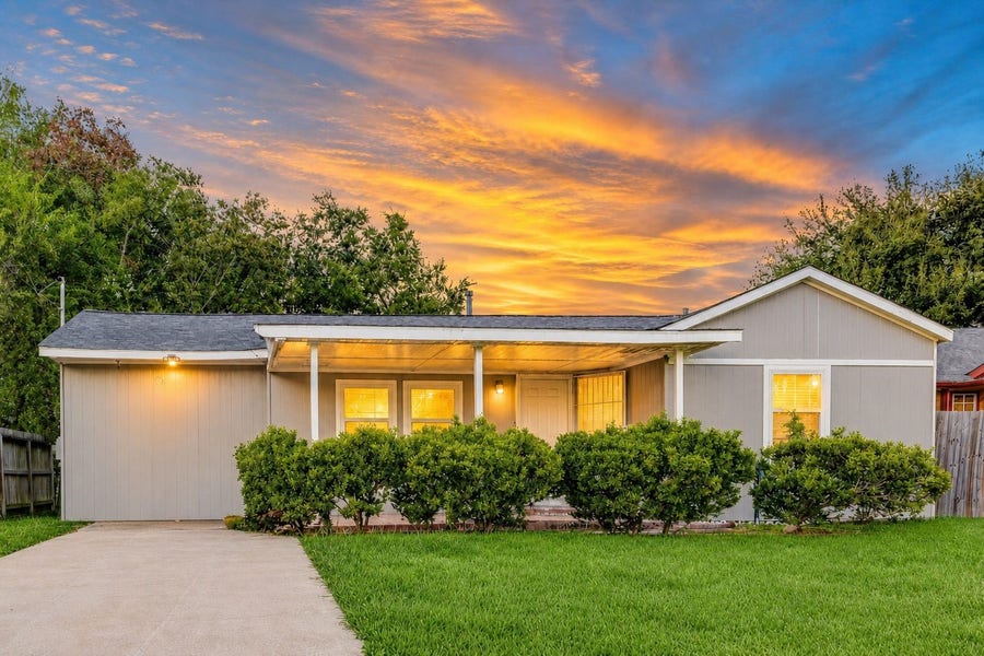 Property photo for 907 Whitaker Avenue, Pasadena, TX