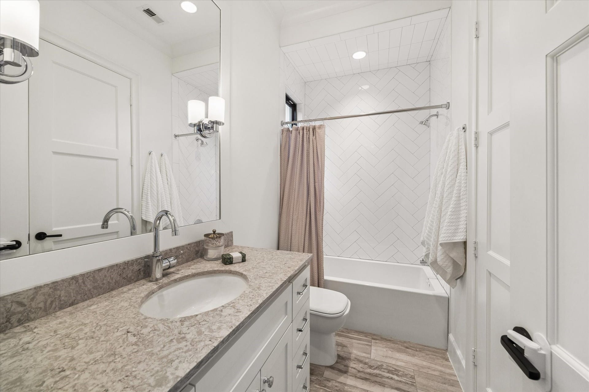 1647 Vassar Street, Houston, TX 77006 Full bathroom featuring a large vanity and tub-shower combination.