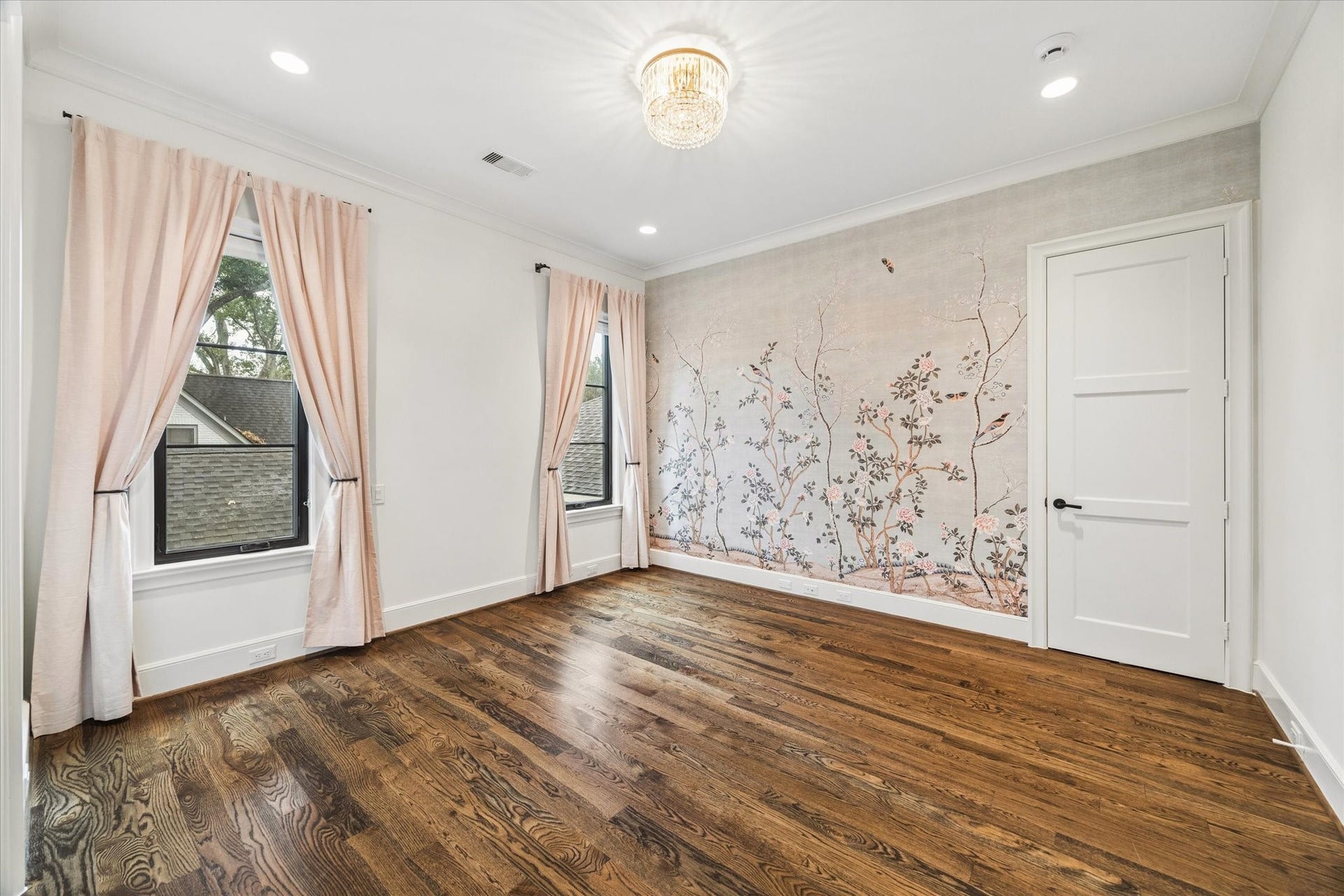 1647 Vassar Street, Houston, TX 77006 Additional secondary bedroom with elegant window treatments.