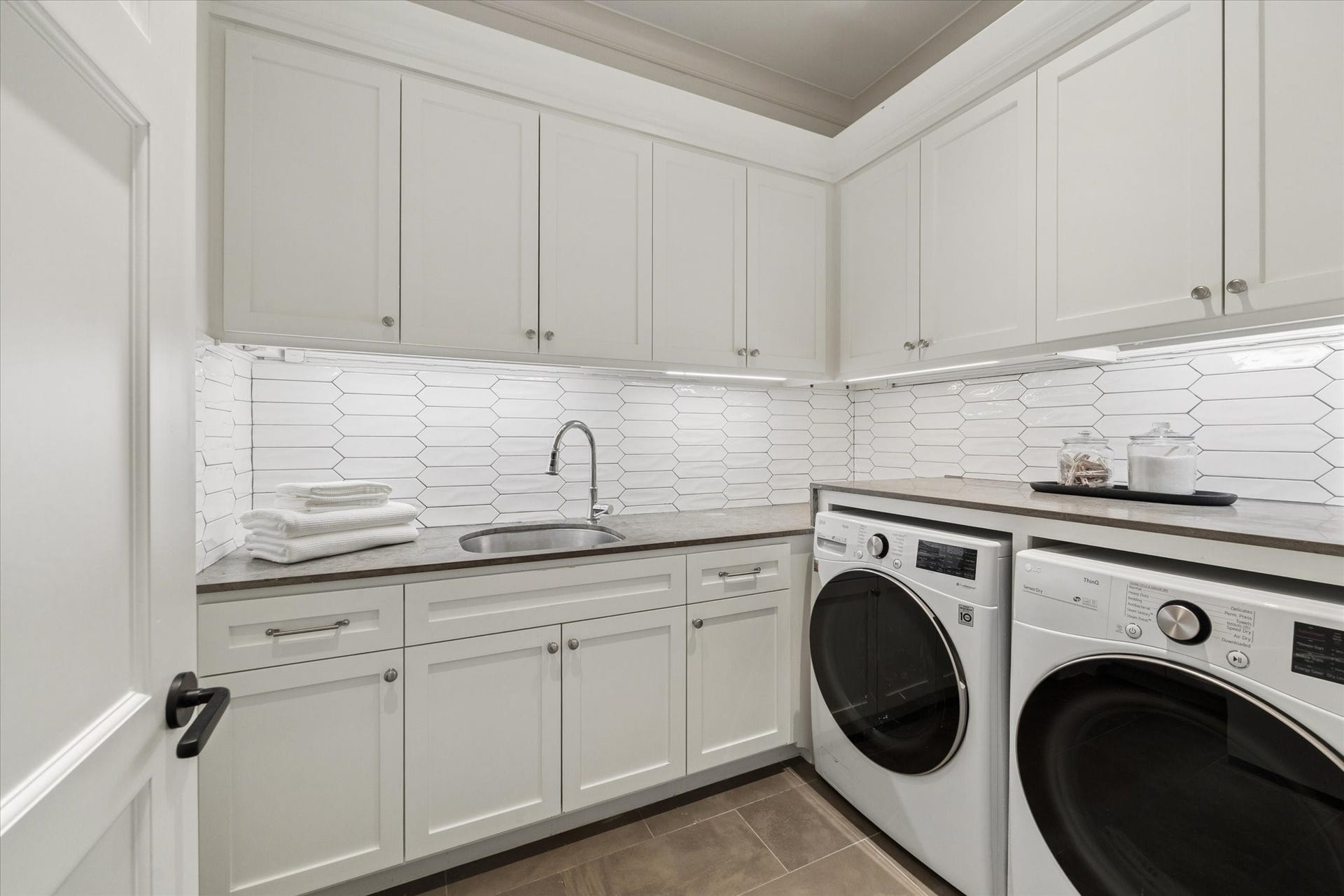 1647 Vassar Street, Houston, TX 77006 Spacious utility room with sink and abundant cabinetry.