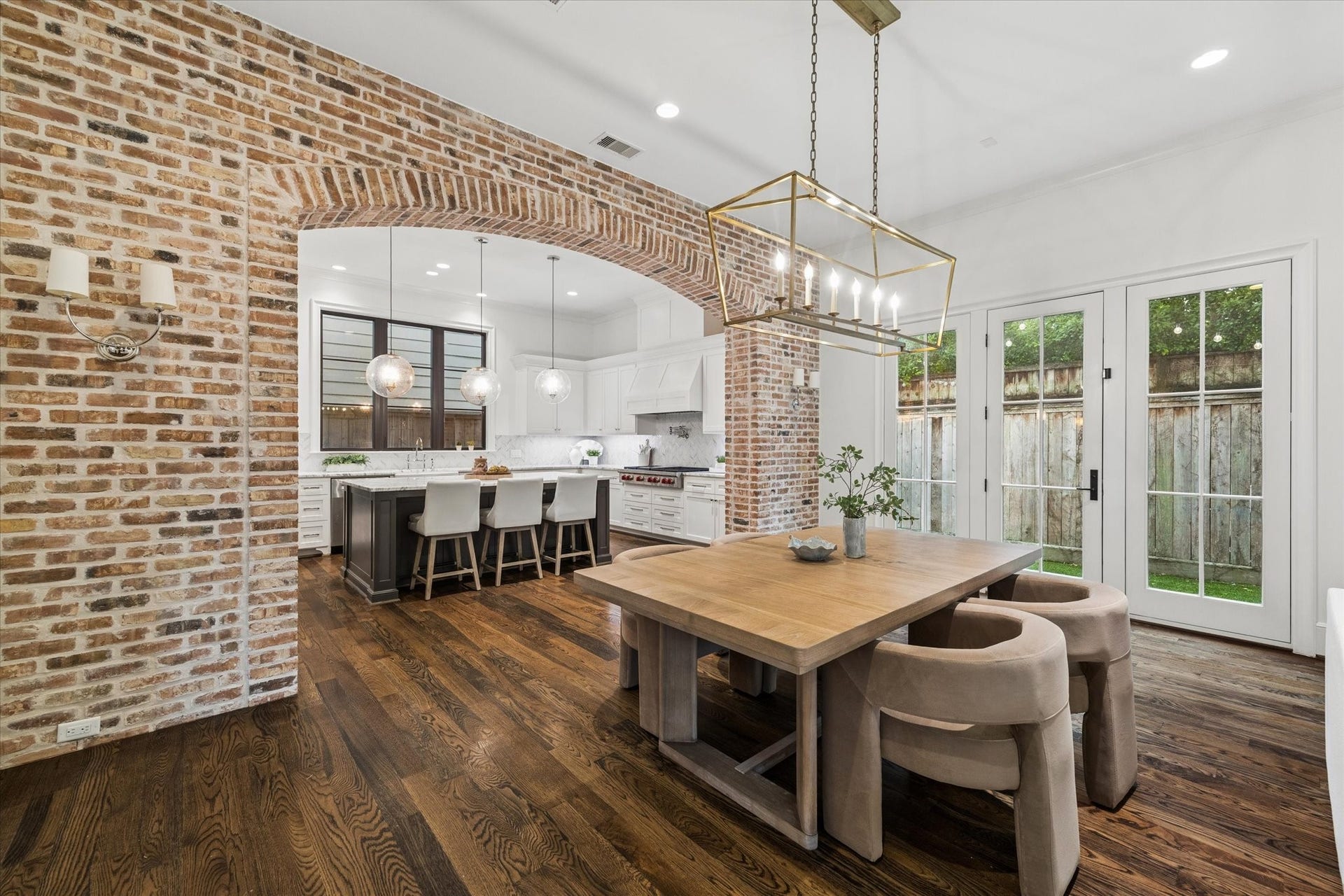 1647 Vassar Street, Houston, TX 77006 Signature brick archway connecting the dining and living spaces.