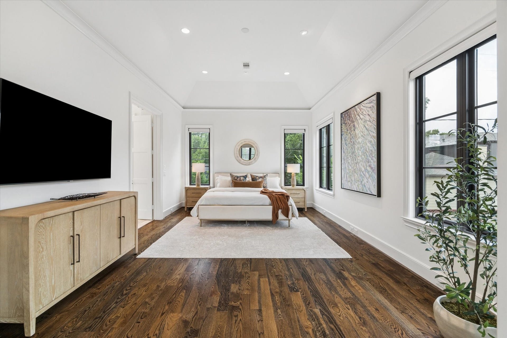 1647 Vassar Street, Houston, TX 77006 Spacious primary bedroom with abundant natural light and automatic shades.