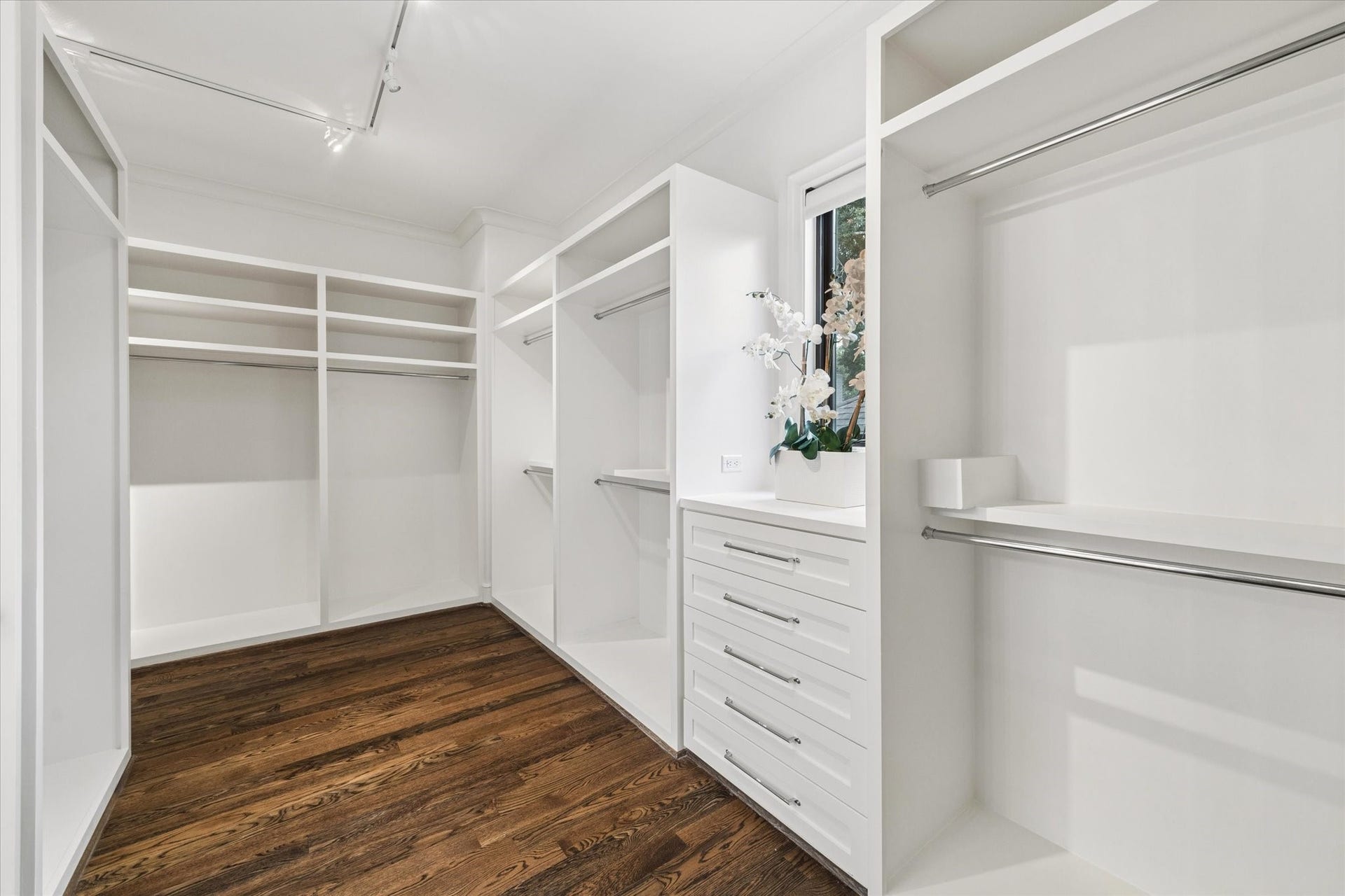 1647 Vassar Street, Houston, TX 77006 Generous walk-in closet with built-in shelving and drawers.