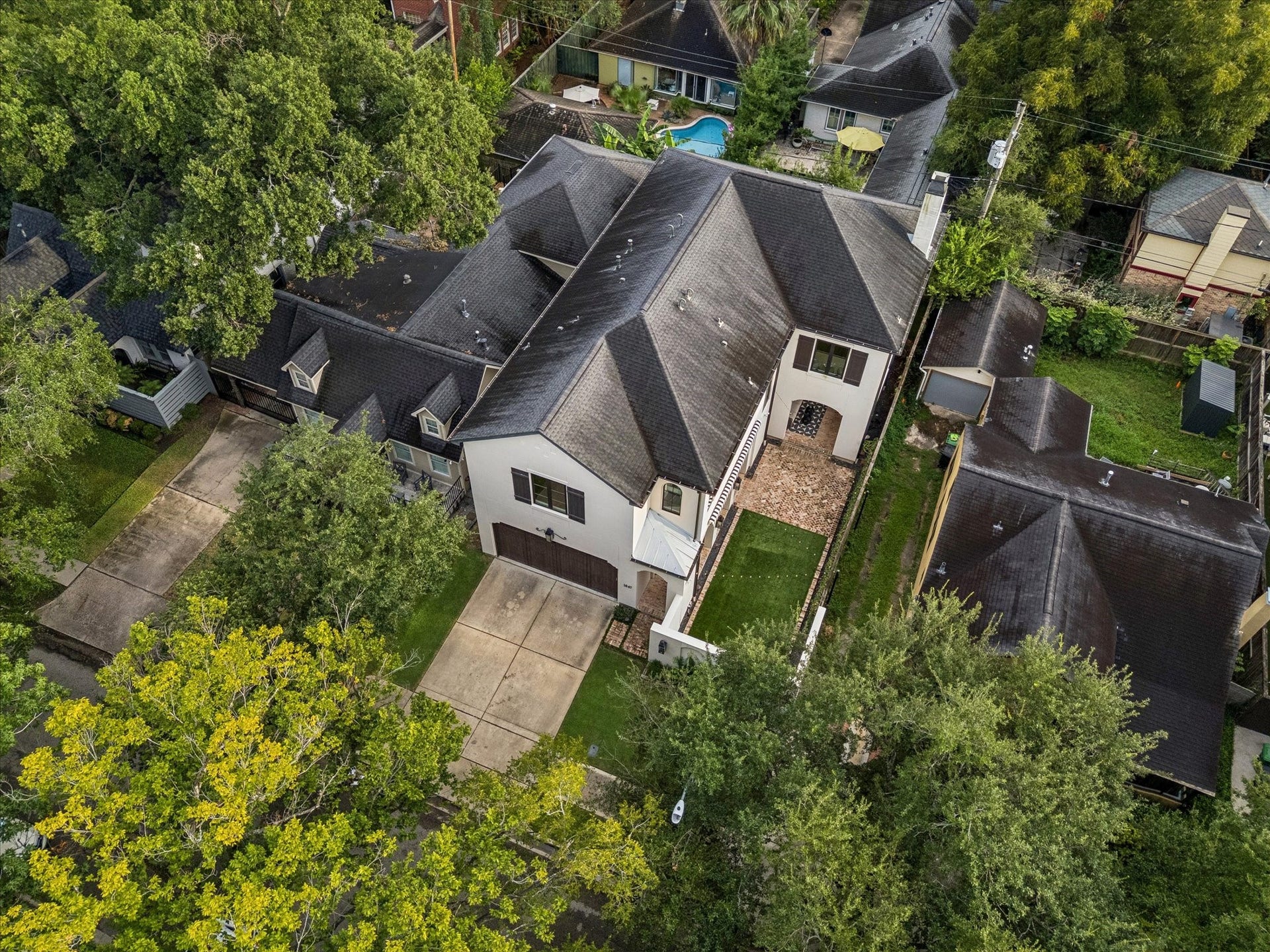 1647 Vassar Street, Houston, TX 77006 Elevated neighborhood view capturing the homes impressive scale and desirable Boulevard Oaks setting.