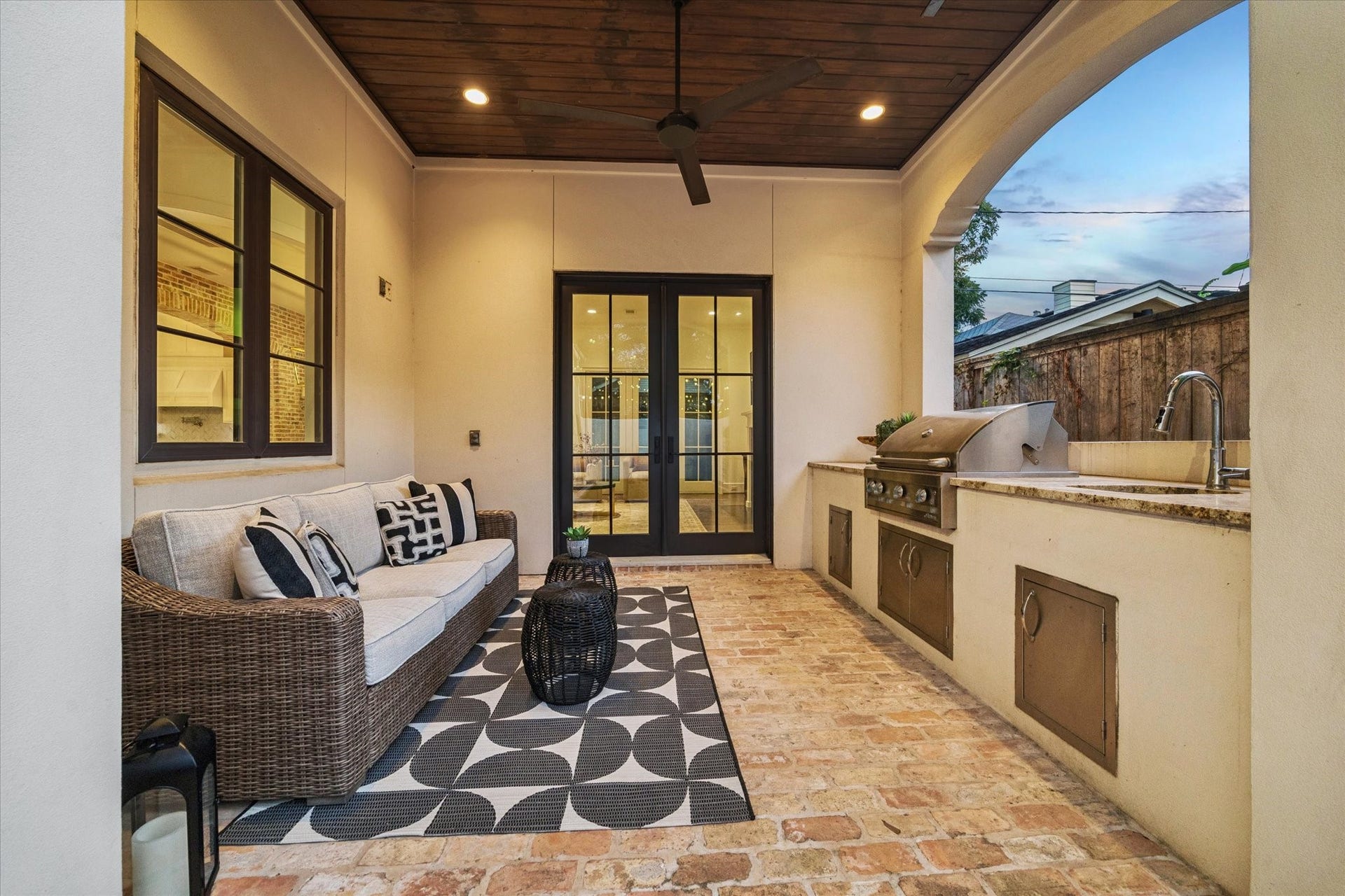 1647 Vassar Street, Houston, TX 77006 Covered outdoor living area with a summer kitchen, Lennox grill, and automatic shade, ideal for hosting family and friends outdoors.