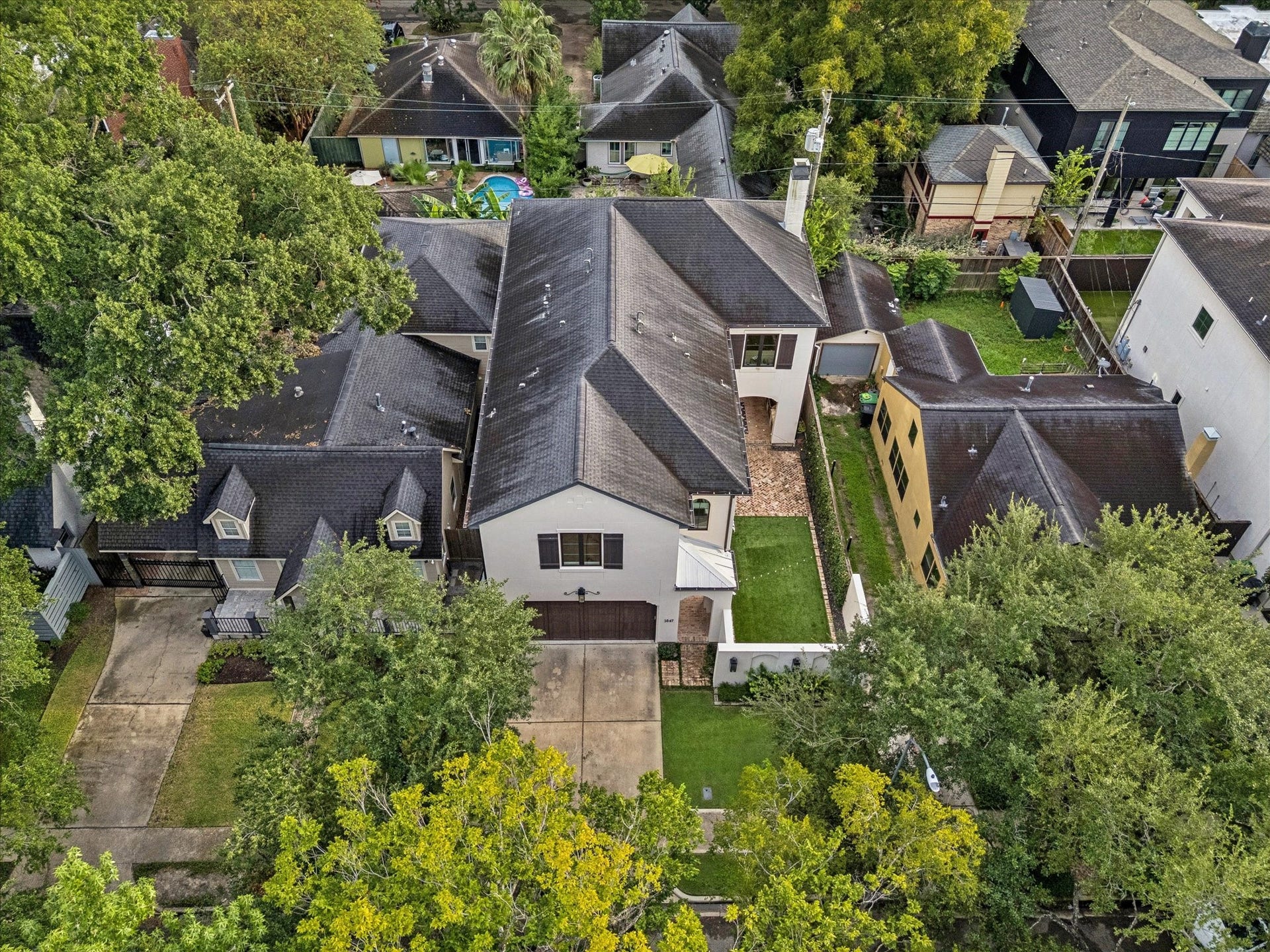 1647 Vassar Street, Houston, TX 77006 Expansive aerial perspective highlighting the residence, private courtyard and lush surroundings.
