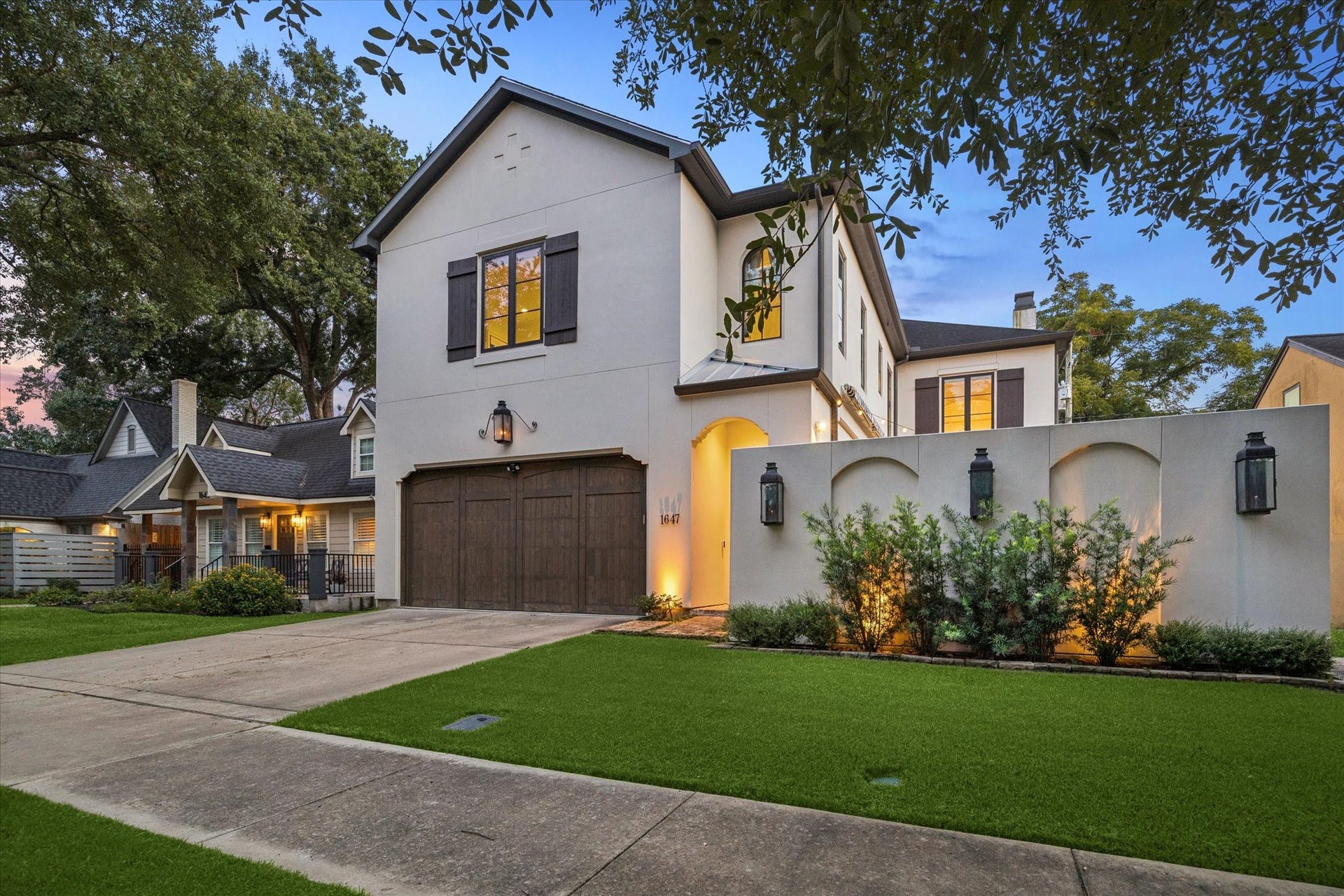 1647 Vassar Street, Houston, TX 77006 Attractive corner view showcasing the homes curb appeal.