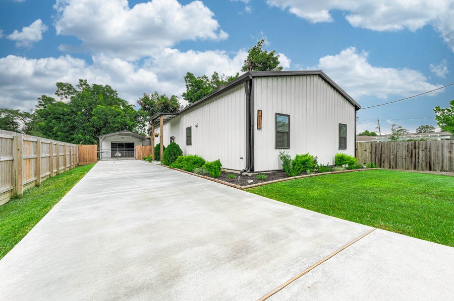 Property photo for 14215 3rd Street, Santa Fe, TX