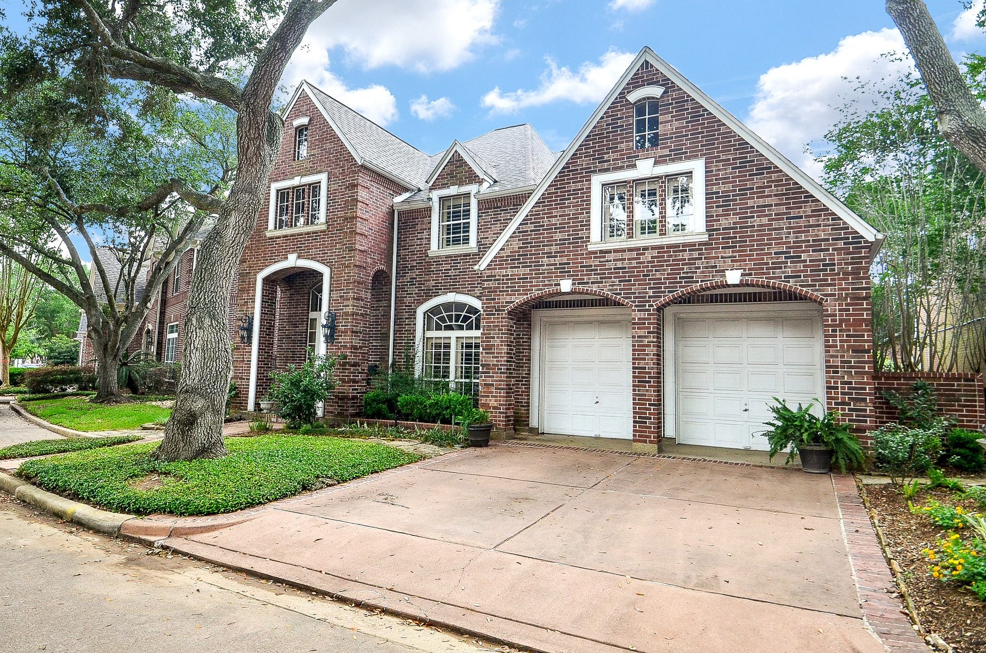 19 Ambleside Crescent Drive, Sugar Land, TX 77479 19 Ambleside Crescent Drive, Sugar Land, TX 77479