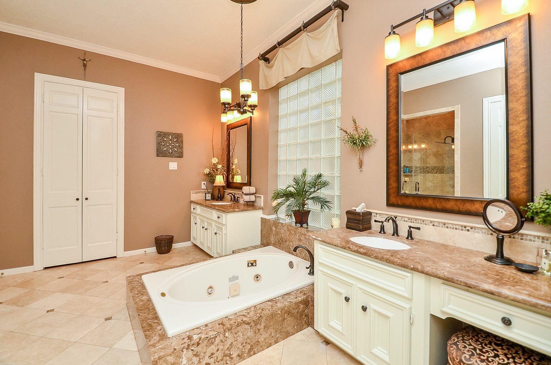 19 Ambleside Crescent Drive, Sugar Land, TX 77479 19 Ambleside Crescent Drive, Sugar Land, TX 77479